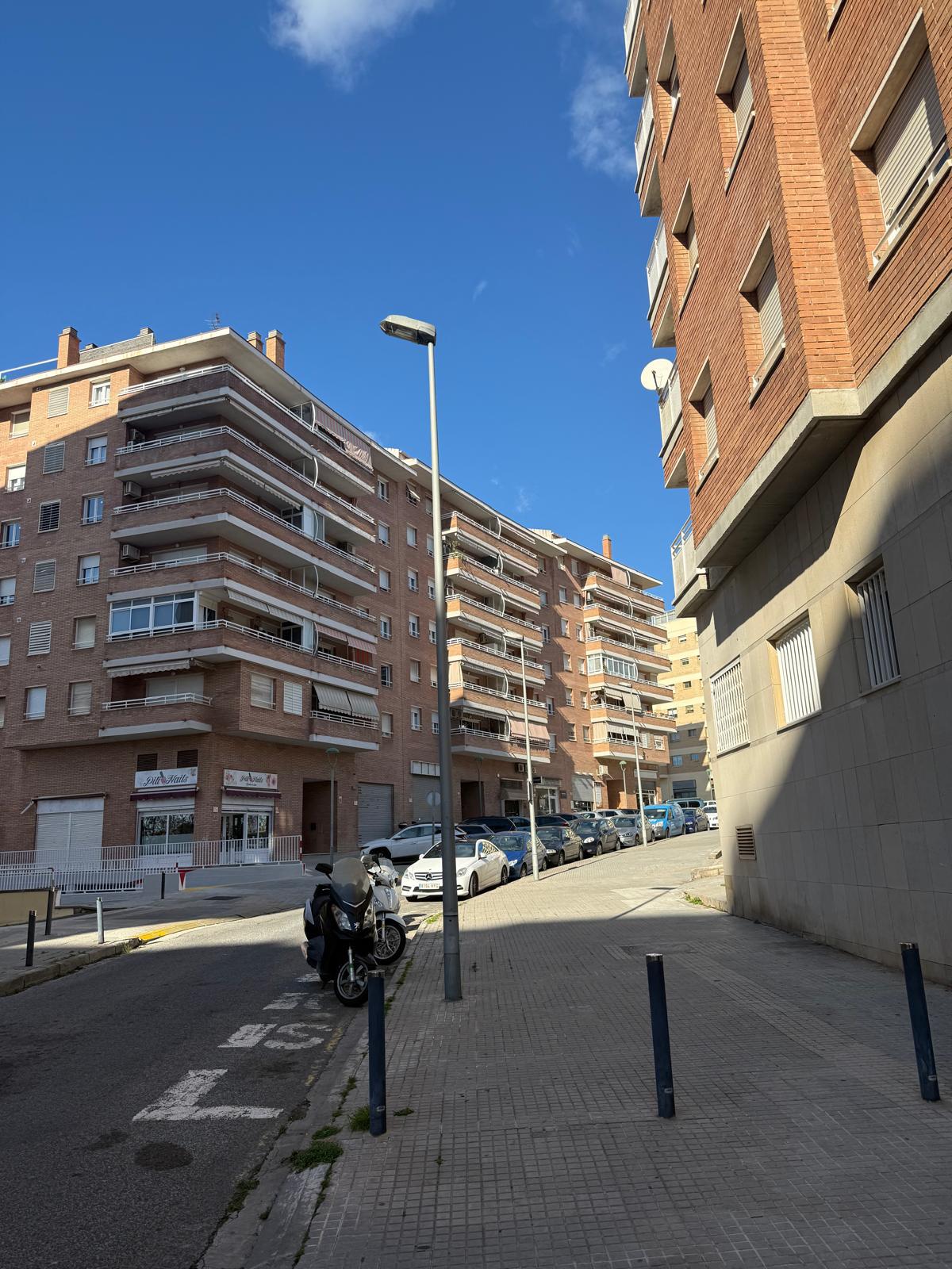 Imagen 7 Parking Moto en venta en Tarragona / Cerca de zonas verdes y servicios del barrio