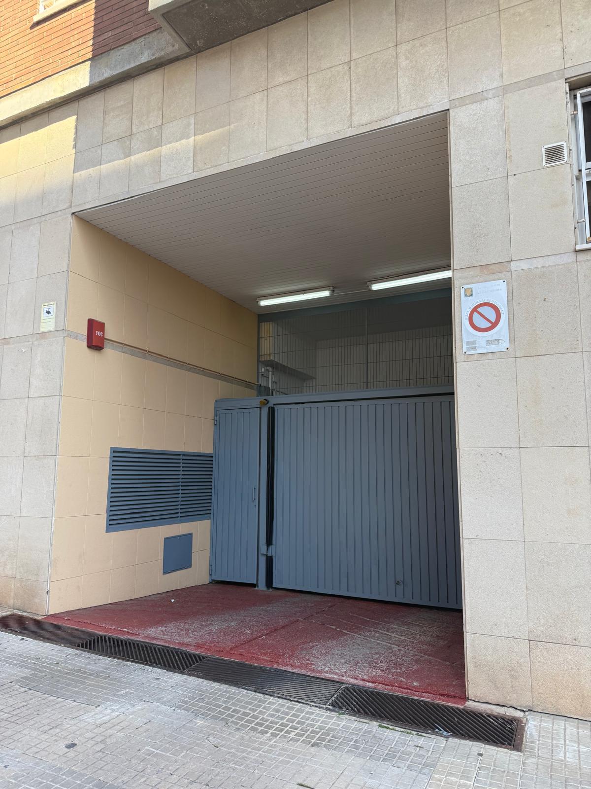 Imagen 8 Parking Moto en venta en Tarragona / Cerca de zonas verdes y servicios del barrio