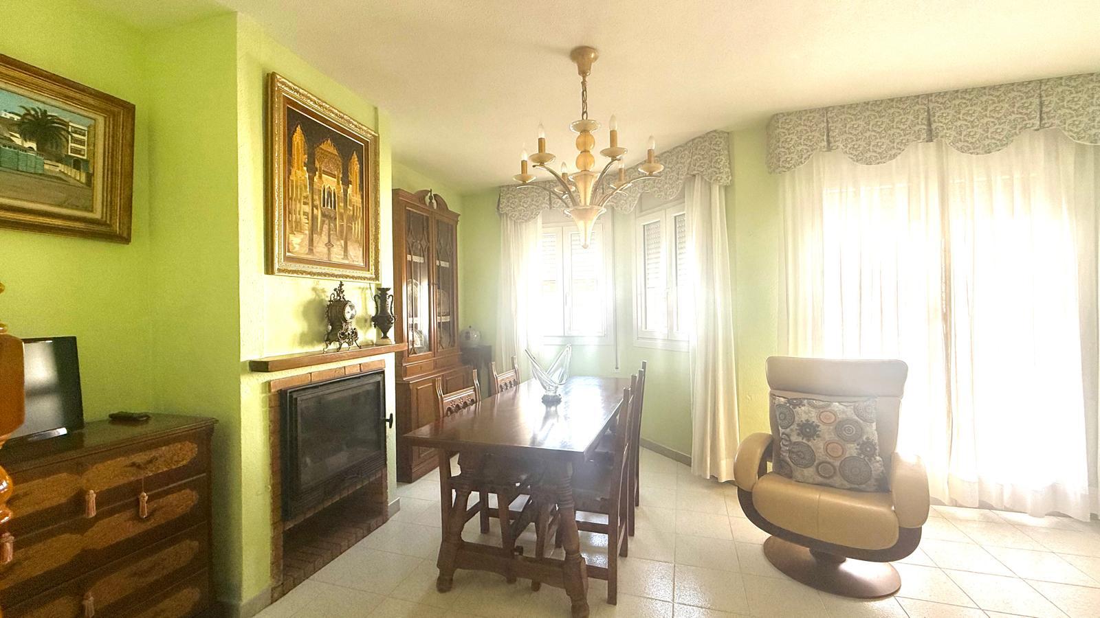 Imagen 1 Casa Adosada en venta en Vinaròs / Casa centrica zona  tranquila   zona de parques  
