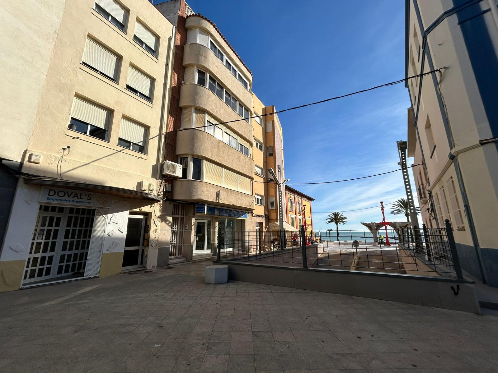 Imagen 1 Local Comercial en alquiler en Vinaròs / Cerca del paseo. Plaza la Mera