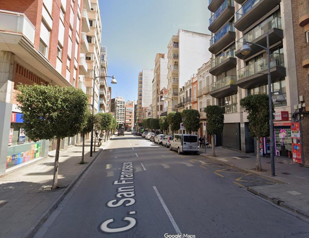 Imagen 2 Parking Coche en venta en Vinaròs / Calle céntrica, muchos comercios.