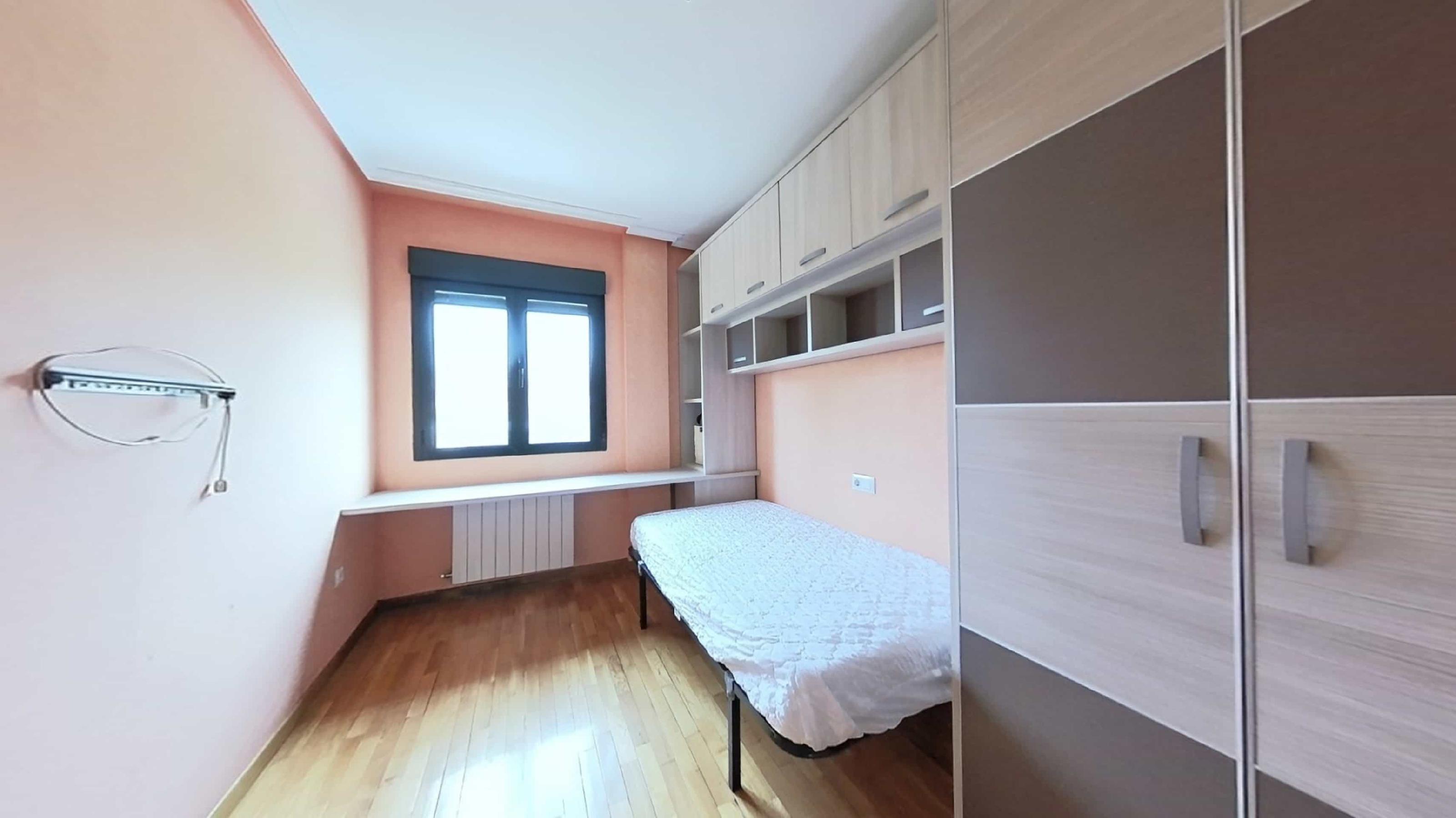 Imagen 58 Dúplex en venta en Plasencia / Junto al parque José Zorrilla