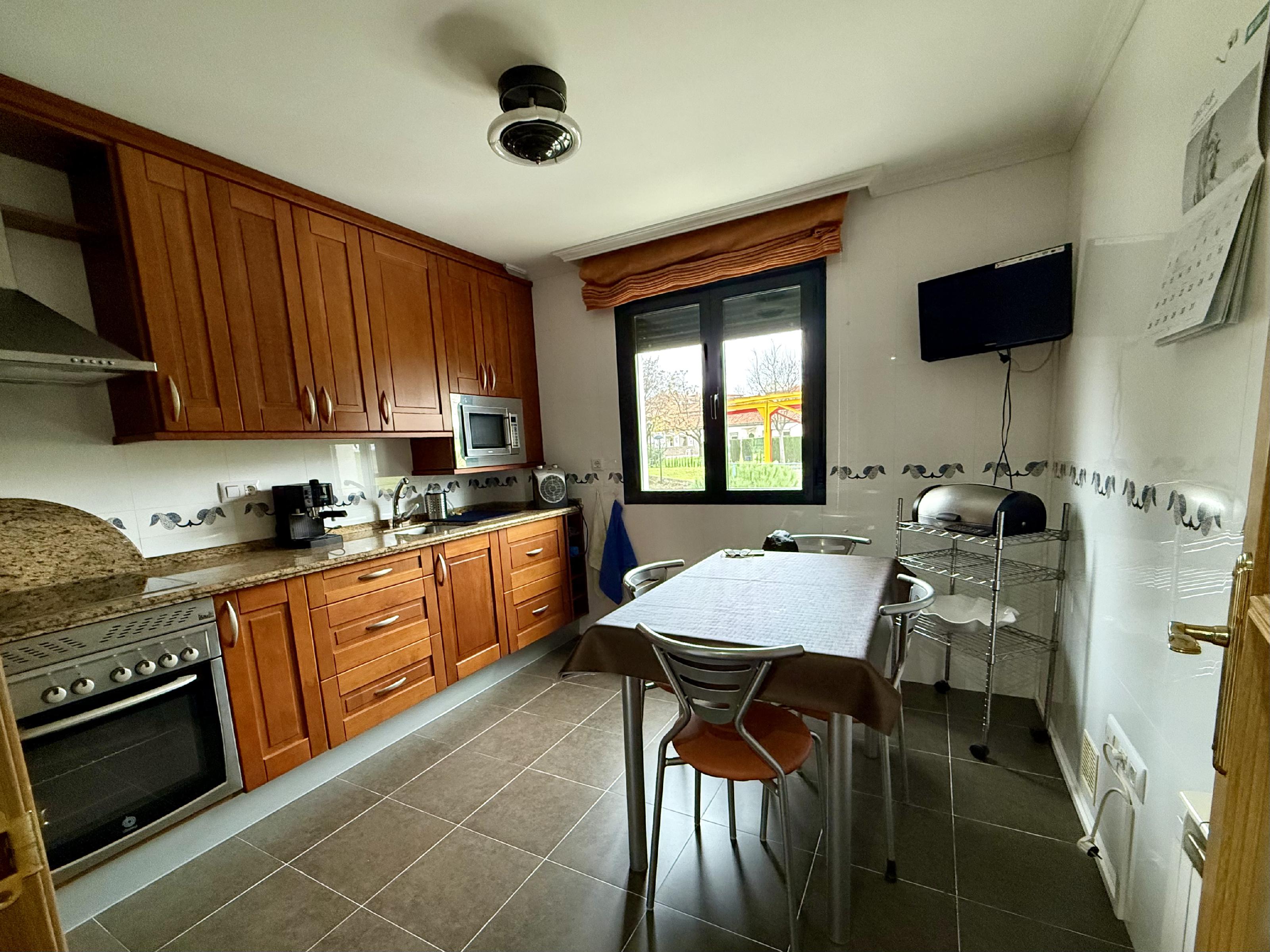 Imagen 10 Dúplex en venta en Plasencia / Junto al parque José Zorrilla