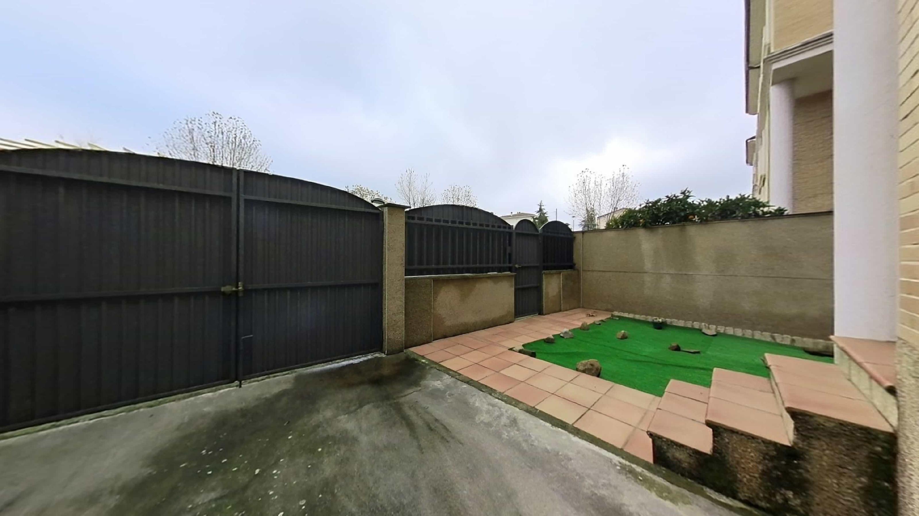 Imagen 48 Dúplex en venta en Plasencia / Junto al parque José Zorrilla