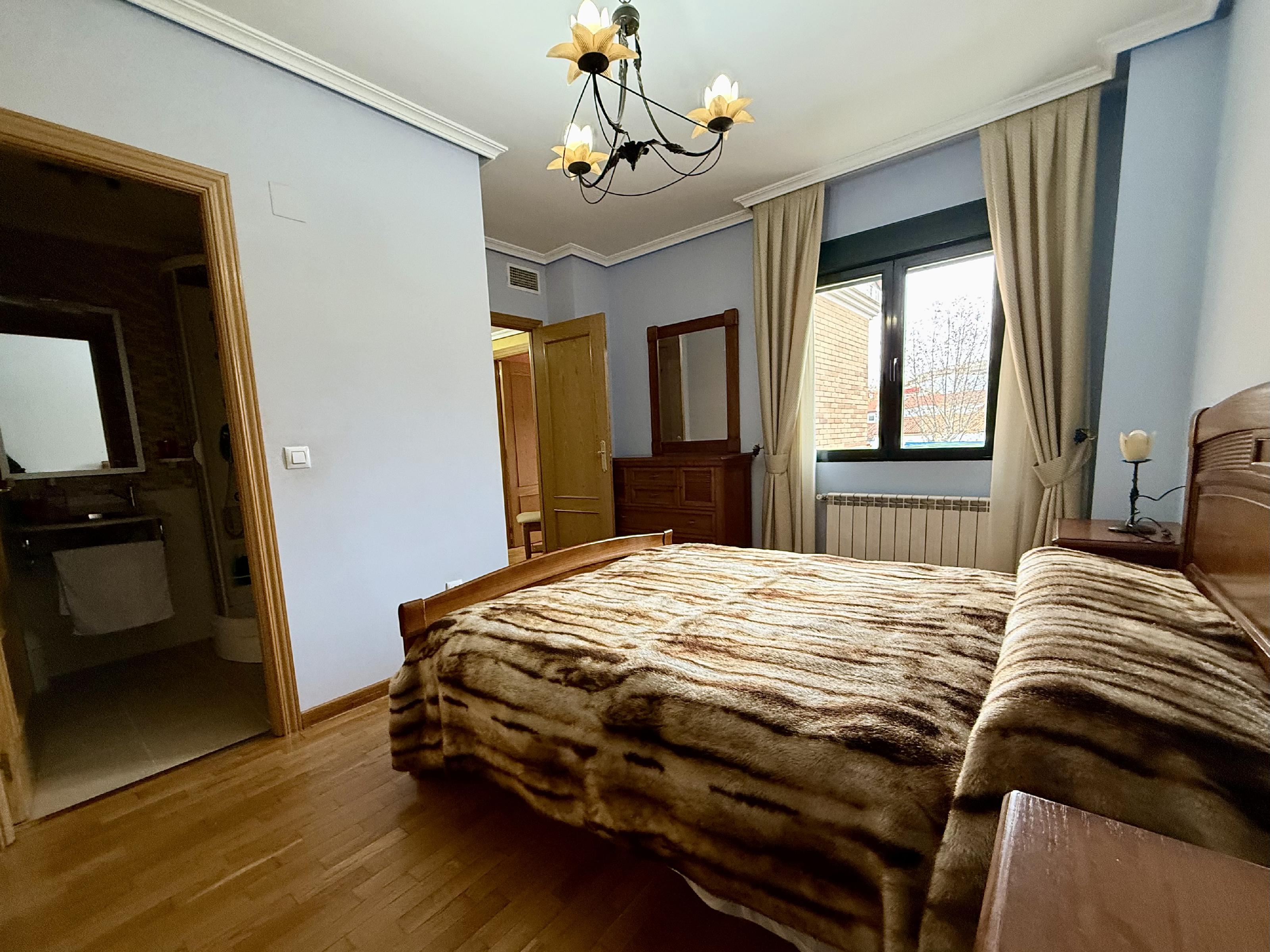 Imagen 24 Dúplex en venta en Plasencia / Junto al parque José Zorrilla