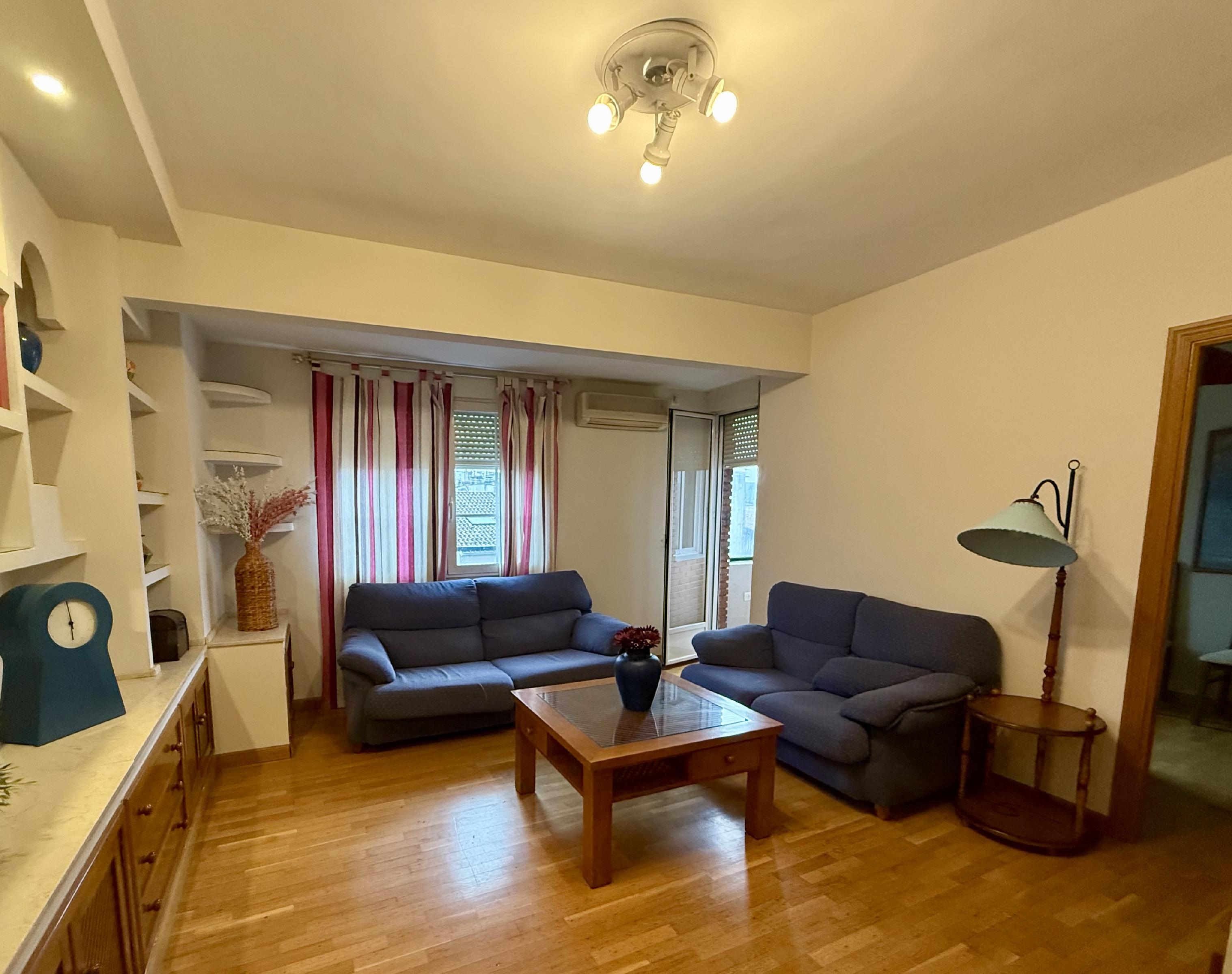 Imagen 3 Piso en venta en Plasencia / Piso en Ronda del Salvador, junto al centro