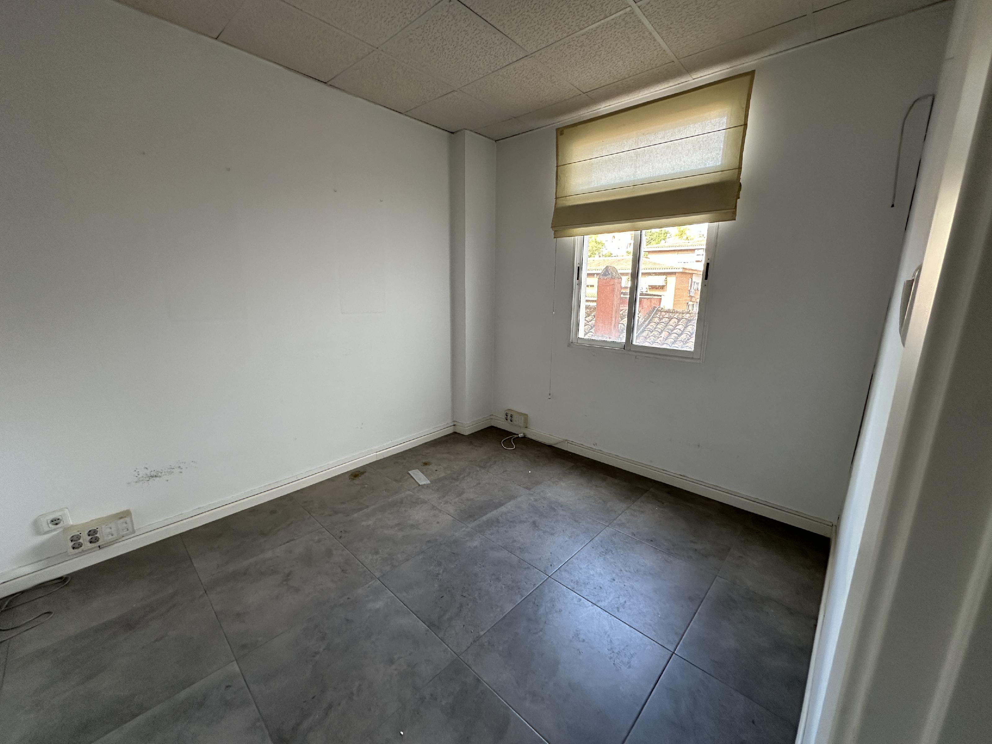 Imagen 6 Local Comercial en venta en Plasencia / Local comercial en Ronda del Salvador. Junto al Centro