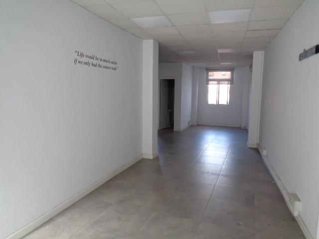 Imagen 3 Local Comercial en venta en Plasencia / Local comercial en Ronda del Salvador. Junto al Centro