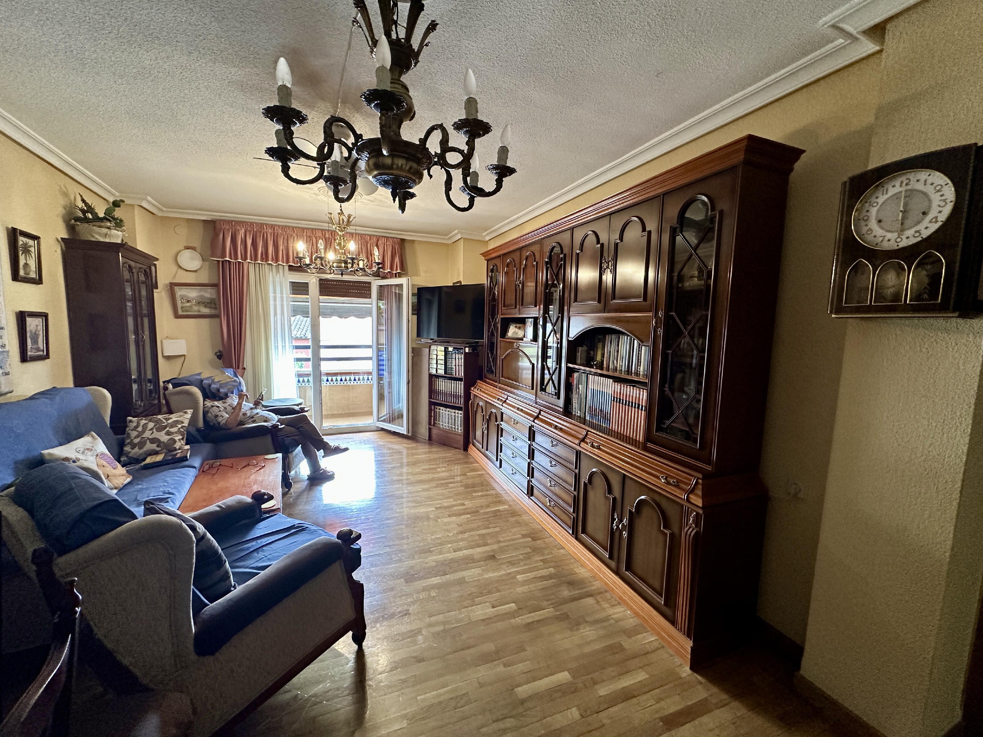 Imagen 3 Piso en venta en Plasencia / Piso en Ronda del Salvador, junto al centro