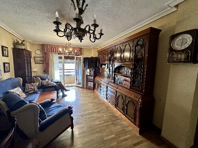 Imagen 3 Inmueble 301141 - Piso en venta en Plasencia / Piso en Ronda del Salvador, junto al centro