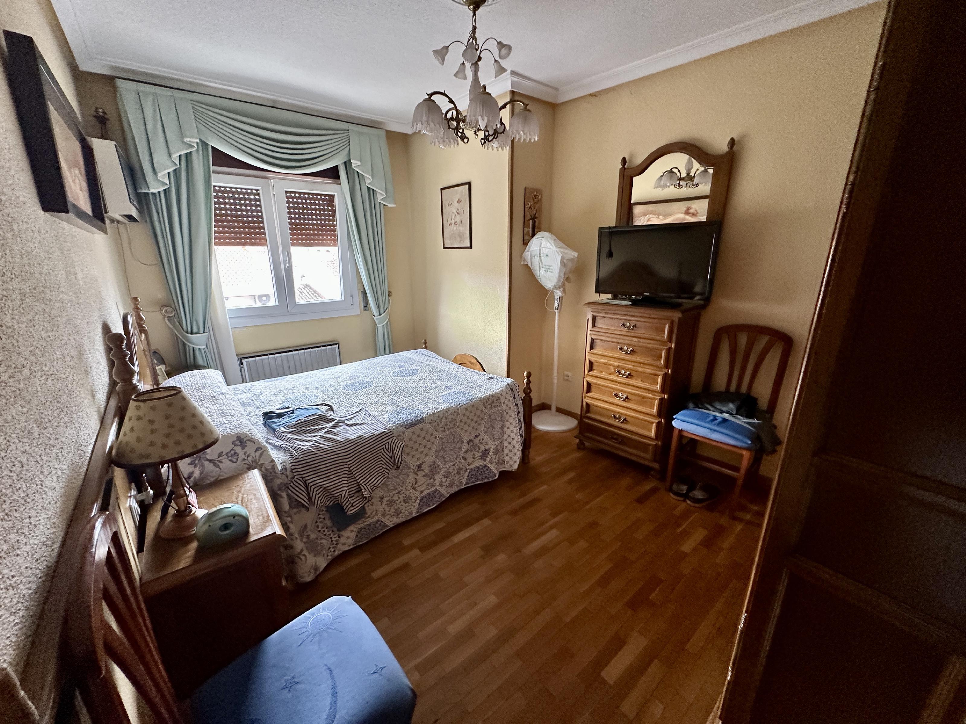 Imagen 8 Piso en venta en Plasencia / Piso en Ronda del Salvador, junto al centro