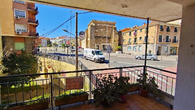 Imagen 1 Inmueble 301781 - Piso en venta en Plasencia / Piso sito en Avda de la Vera. Junto a Puerta del Sol.