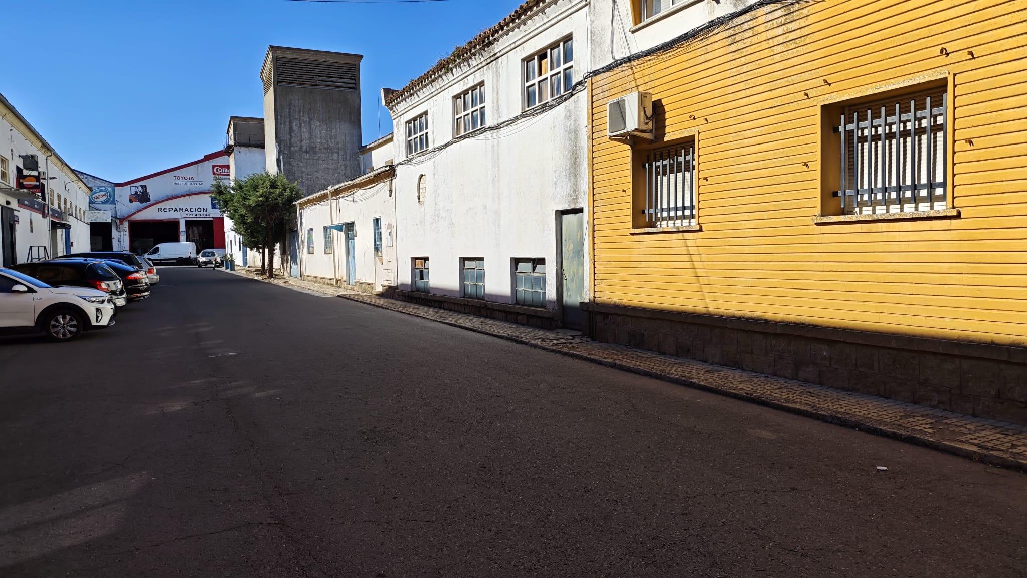Imagen 3 Local Industrial en venta en Plasencia / Zona del Complejo Cepansa