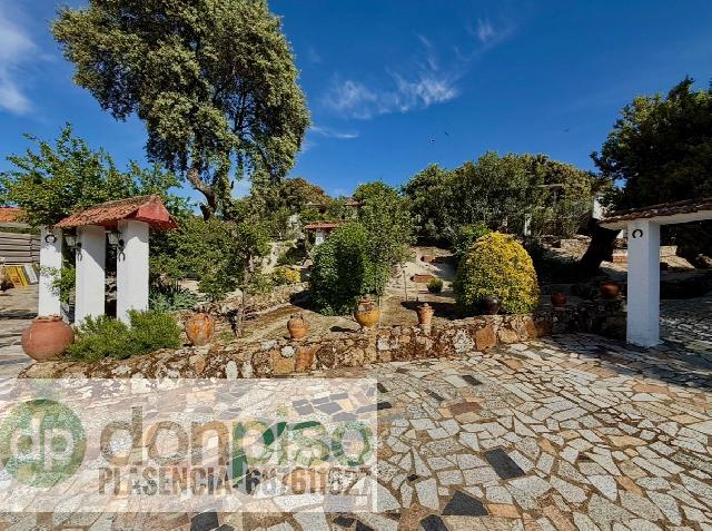 Imagen 1 Inmueble 302346 - Casa Rústica en venta en Malpartida De Plasencia / En la Carretera N630