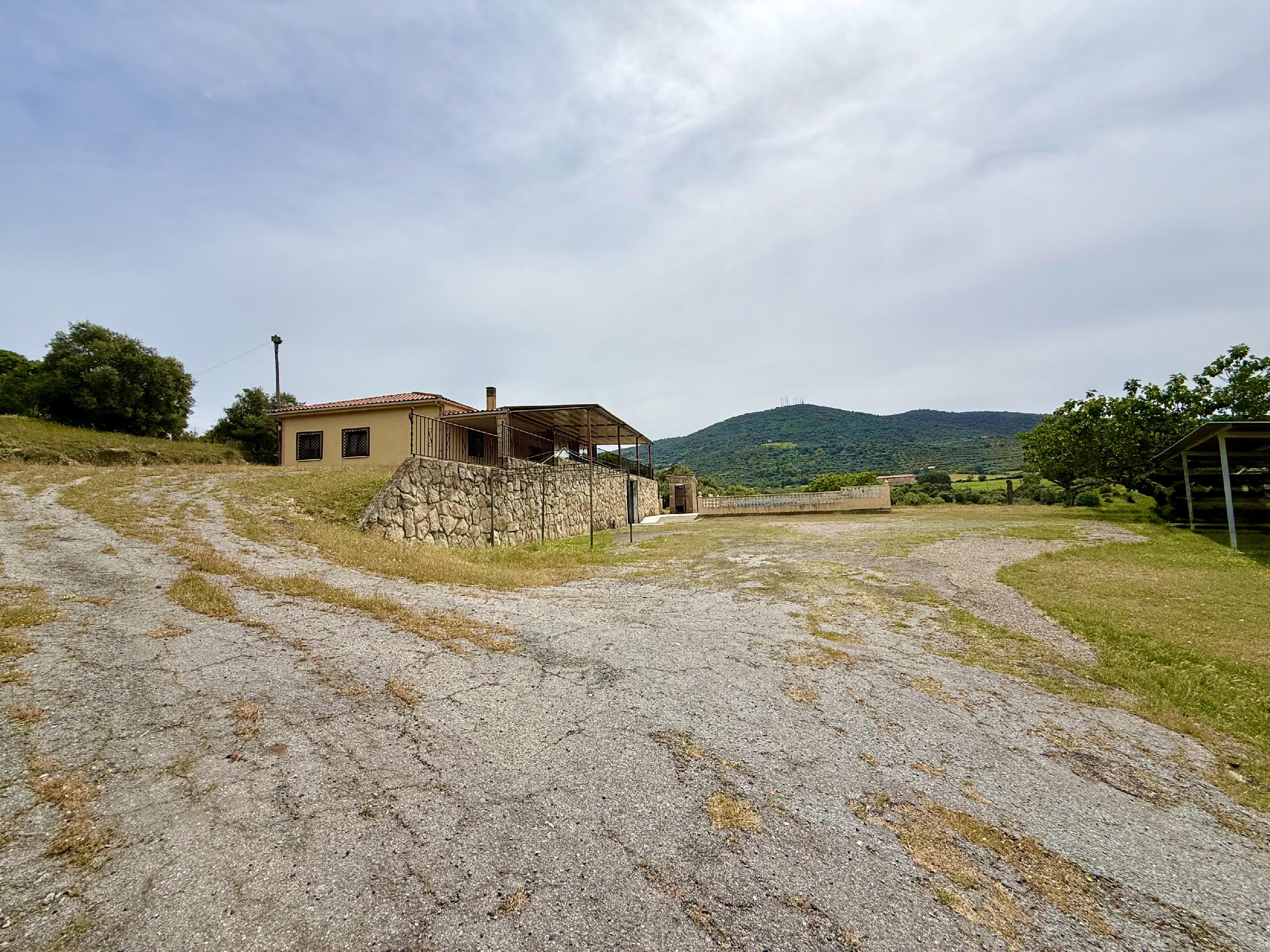 Imagen 1 Casa Rústica en venta en Plasencia / Al lado de la Ex 304, circunvalación Sur de Plasencia