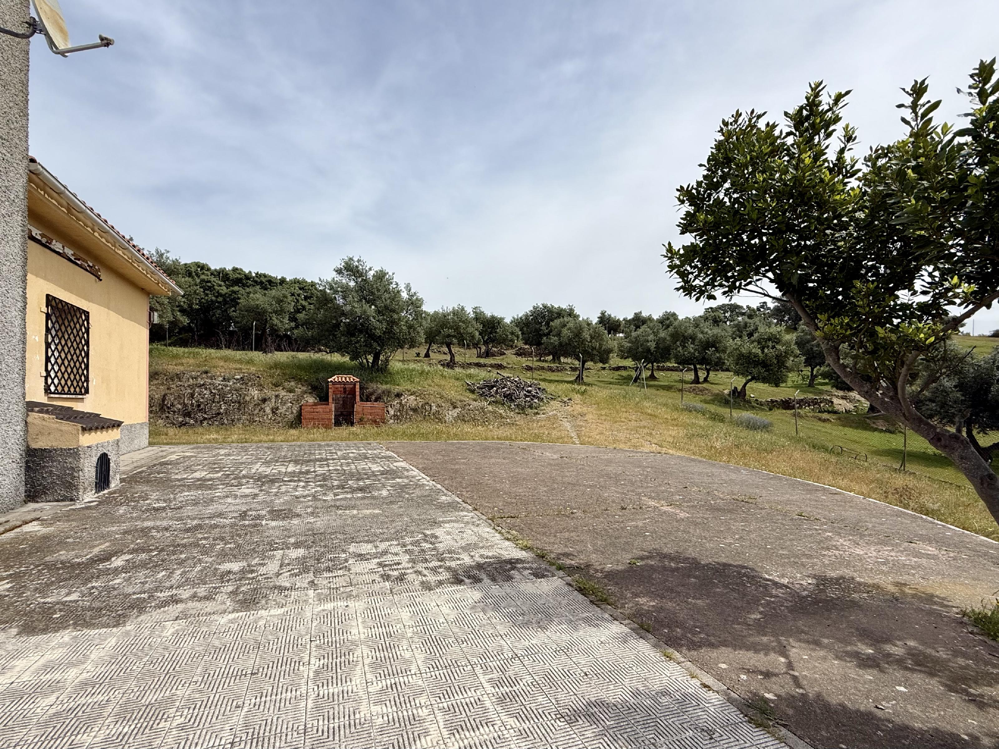 Imagen 2 Casa Rústica en venta en Plasencia / Al lado de la Ex 304, circunvalación Sur de Plasencia