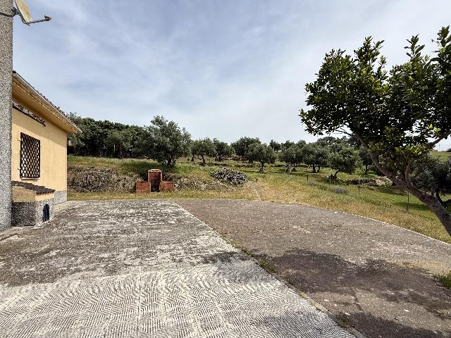 Imagen 2 Inmueble 302441 - Casa Rústica en venta en Plasencia / Al lado de la Ex 304, circunvalación Sur de Plasencia