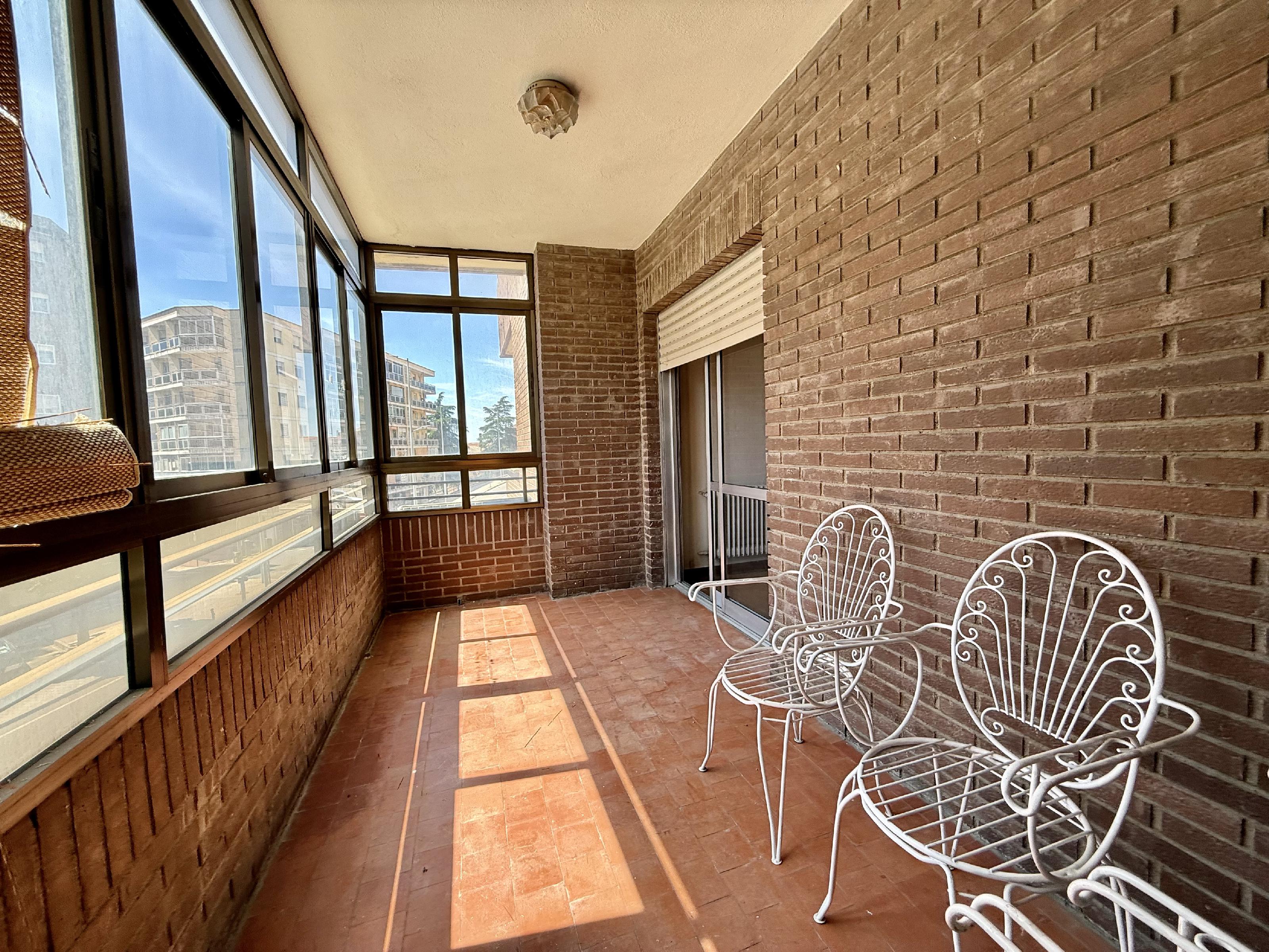 Imagen 7 Piso en venta en Plasencia / En la Avenida Alfonso Viii, centro ciudad