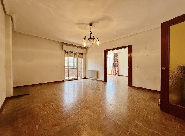 Imagen 1 Inmueble 303229 - Piso en venta en Plasencia / En la Avenida Alfonso Viii, centro ciudad