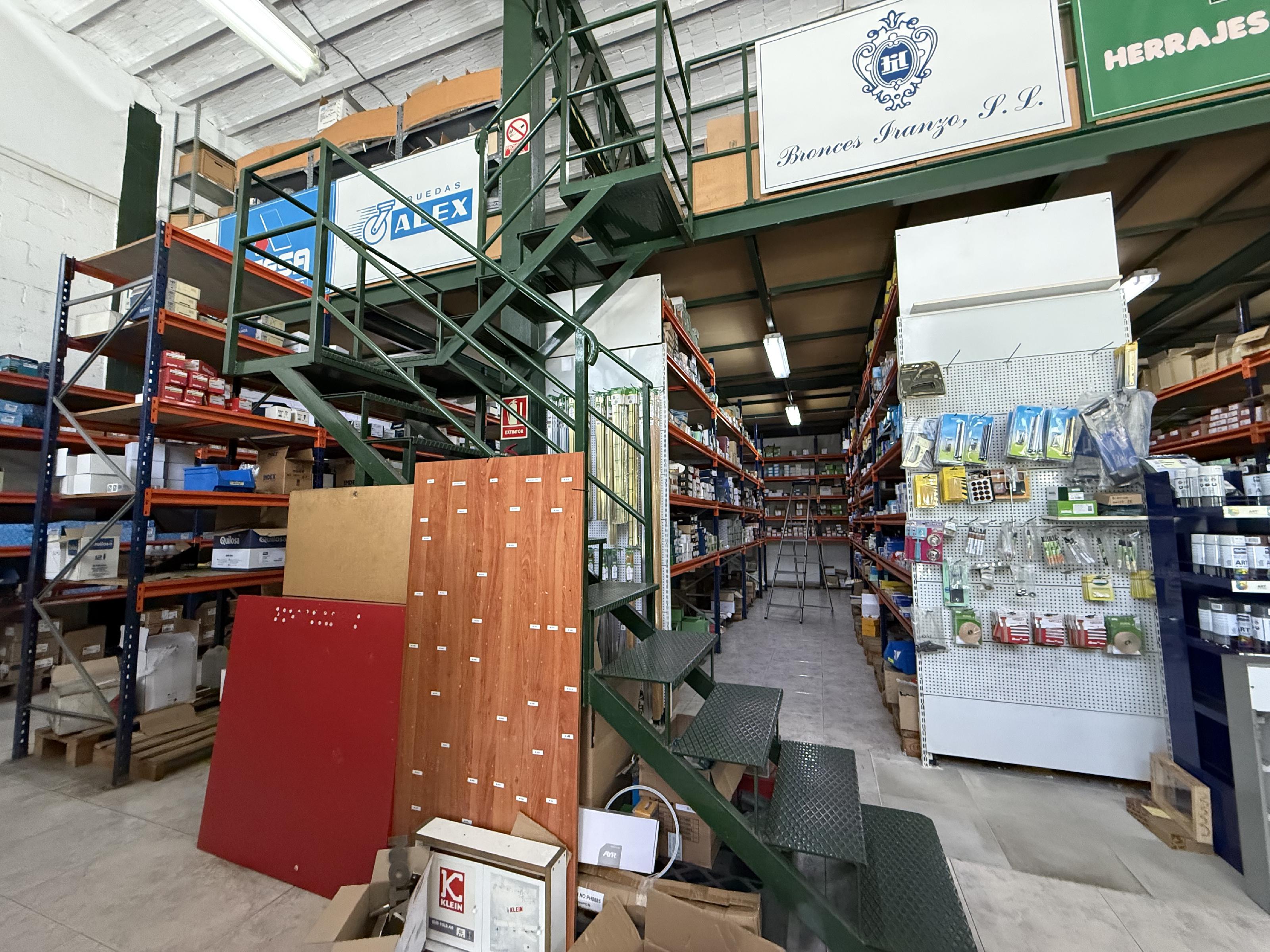 Imagen 3 Local Industrial en venta en Plasencia / Junto al puente Trujillo