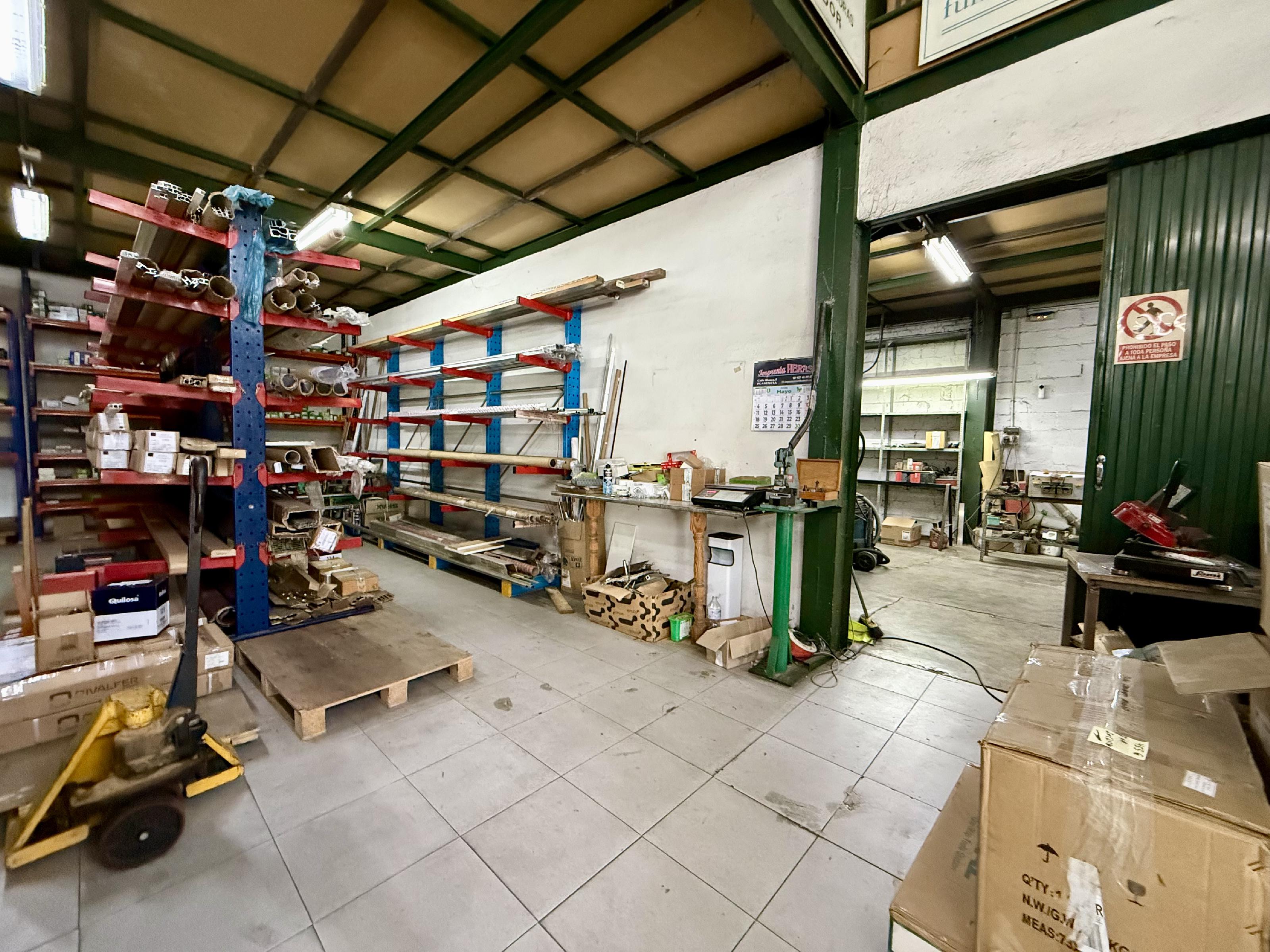 Imagen 8 Local Industrial en venta en Plasencia / Junto al puente Trujillo