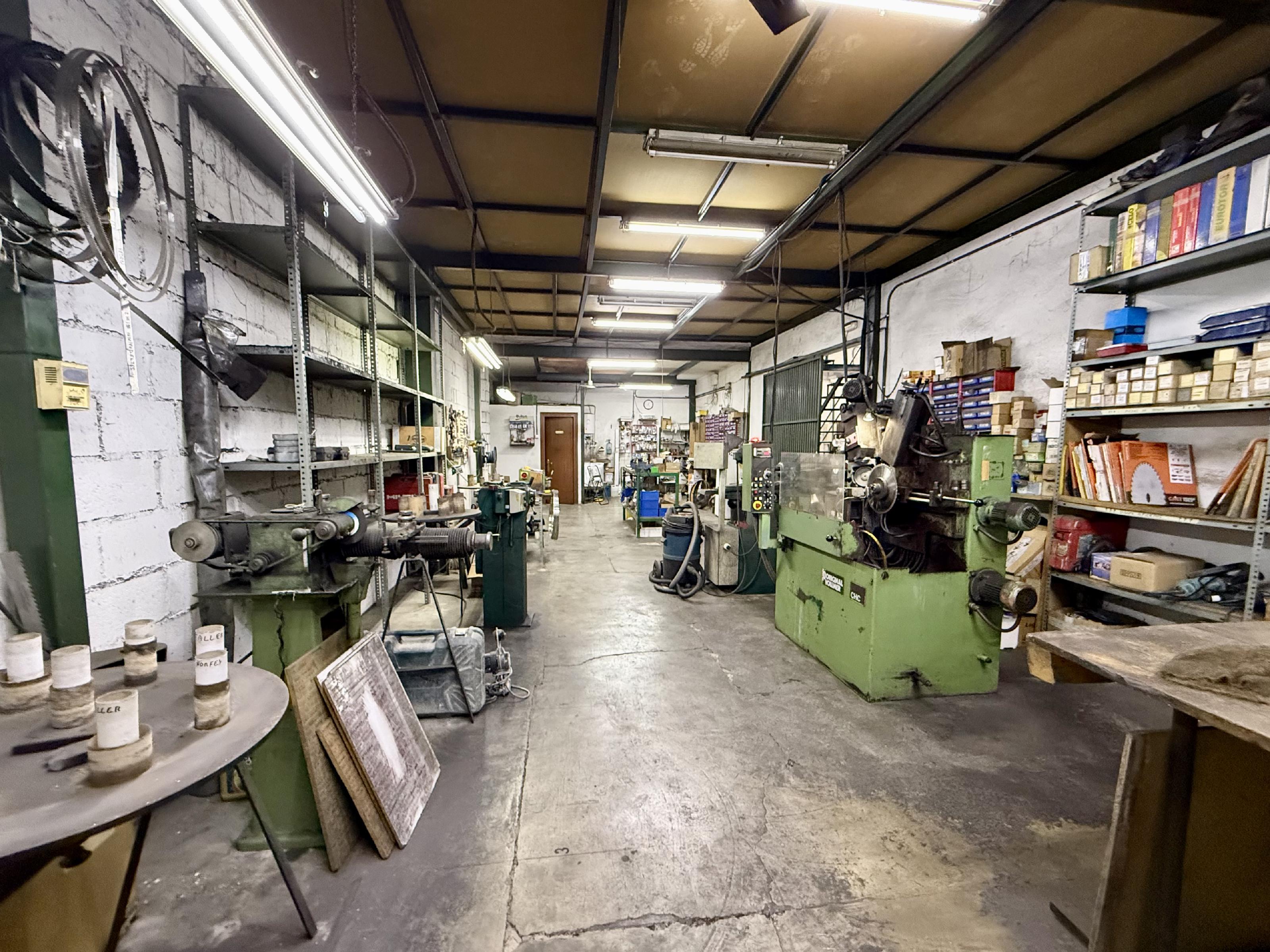 Imagen 10 Local Industrial en venta en Plasencia / Junto al puente Trujillo
