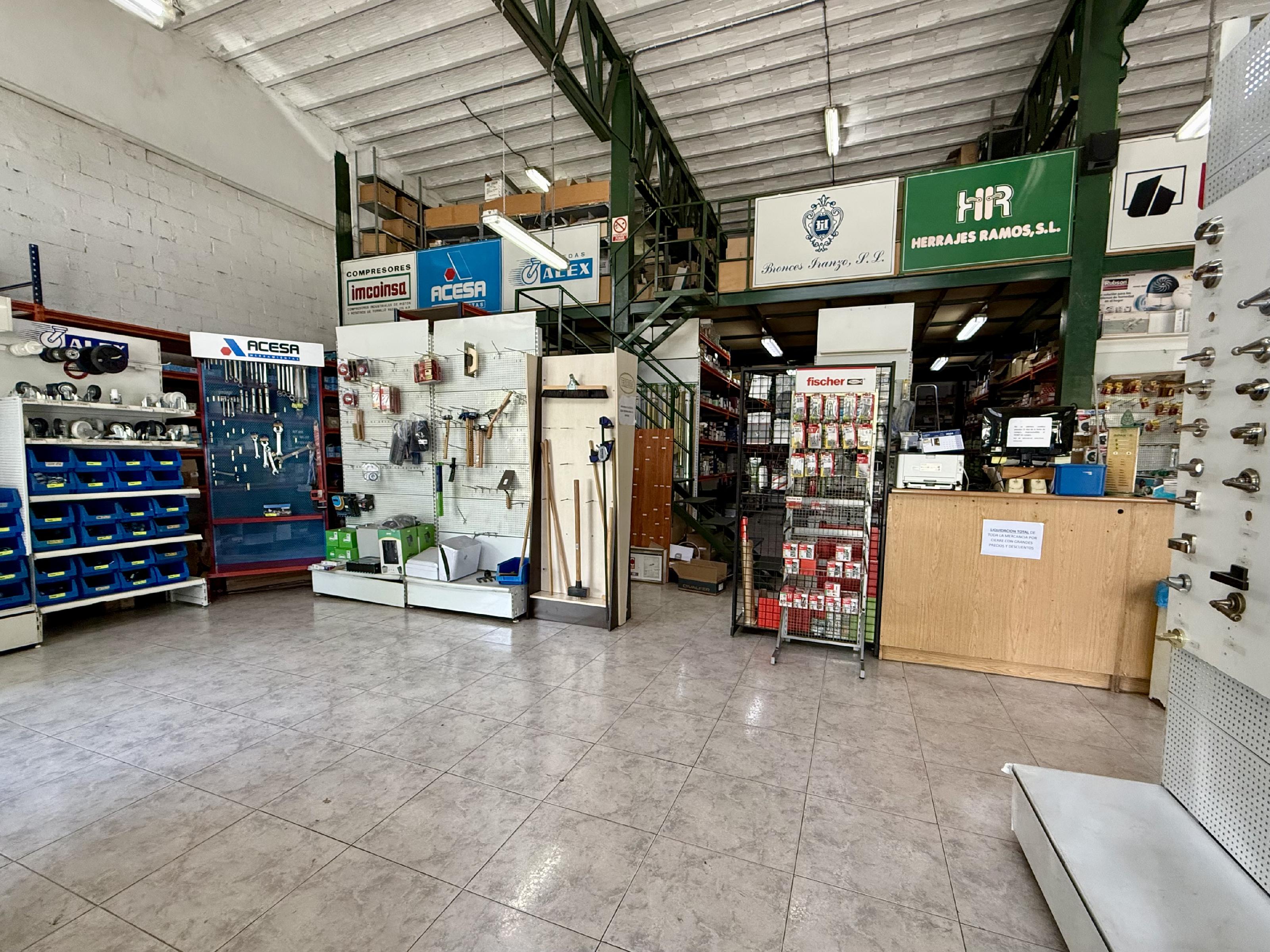 Imagen 1 Local Industrial en venta en Plasencia / Junto al puente Trujillo