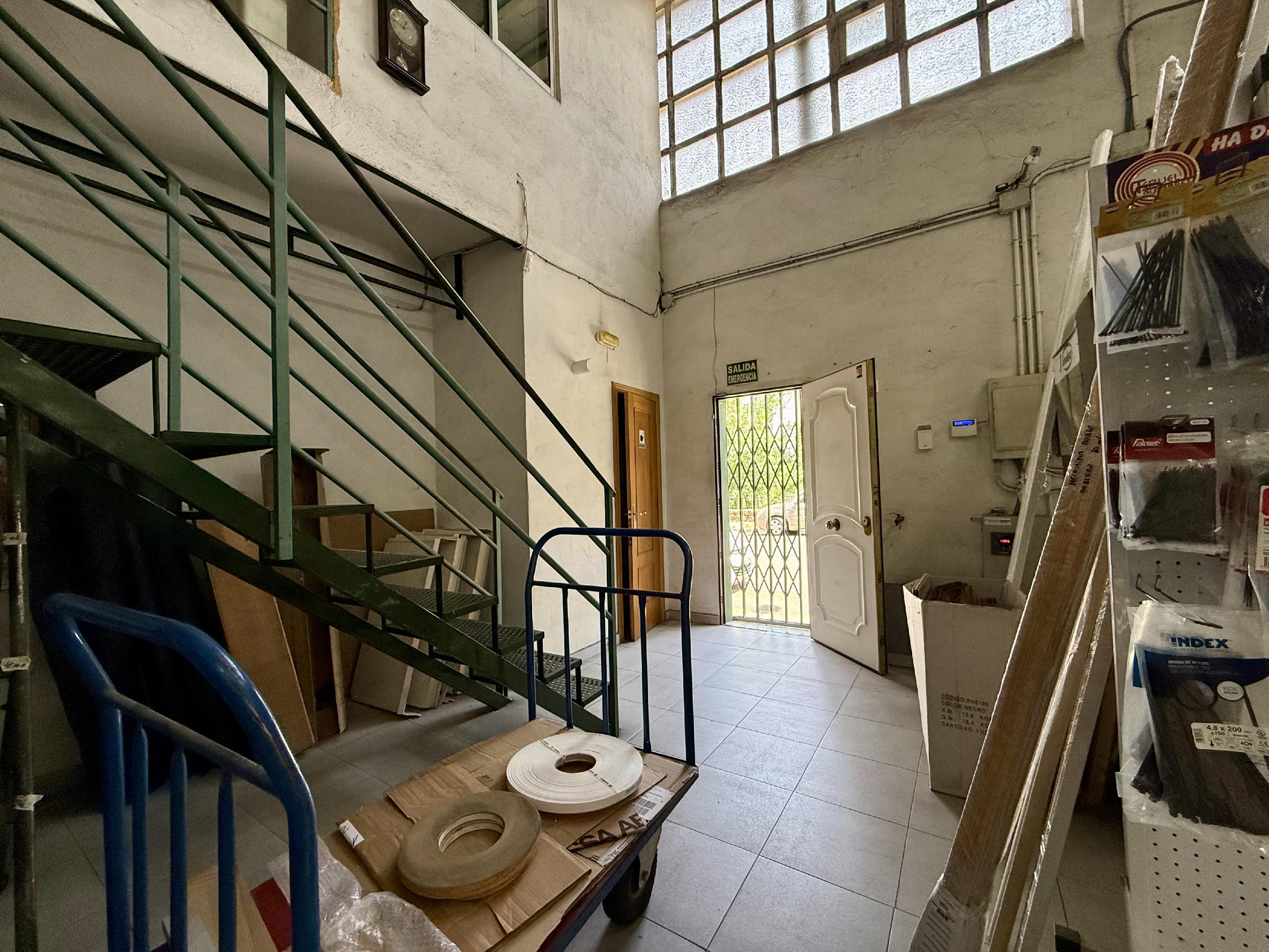 Imagen 7 Local Industrial en venta en Plasencia / Junto al puente Trujillo