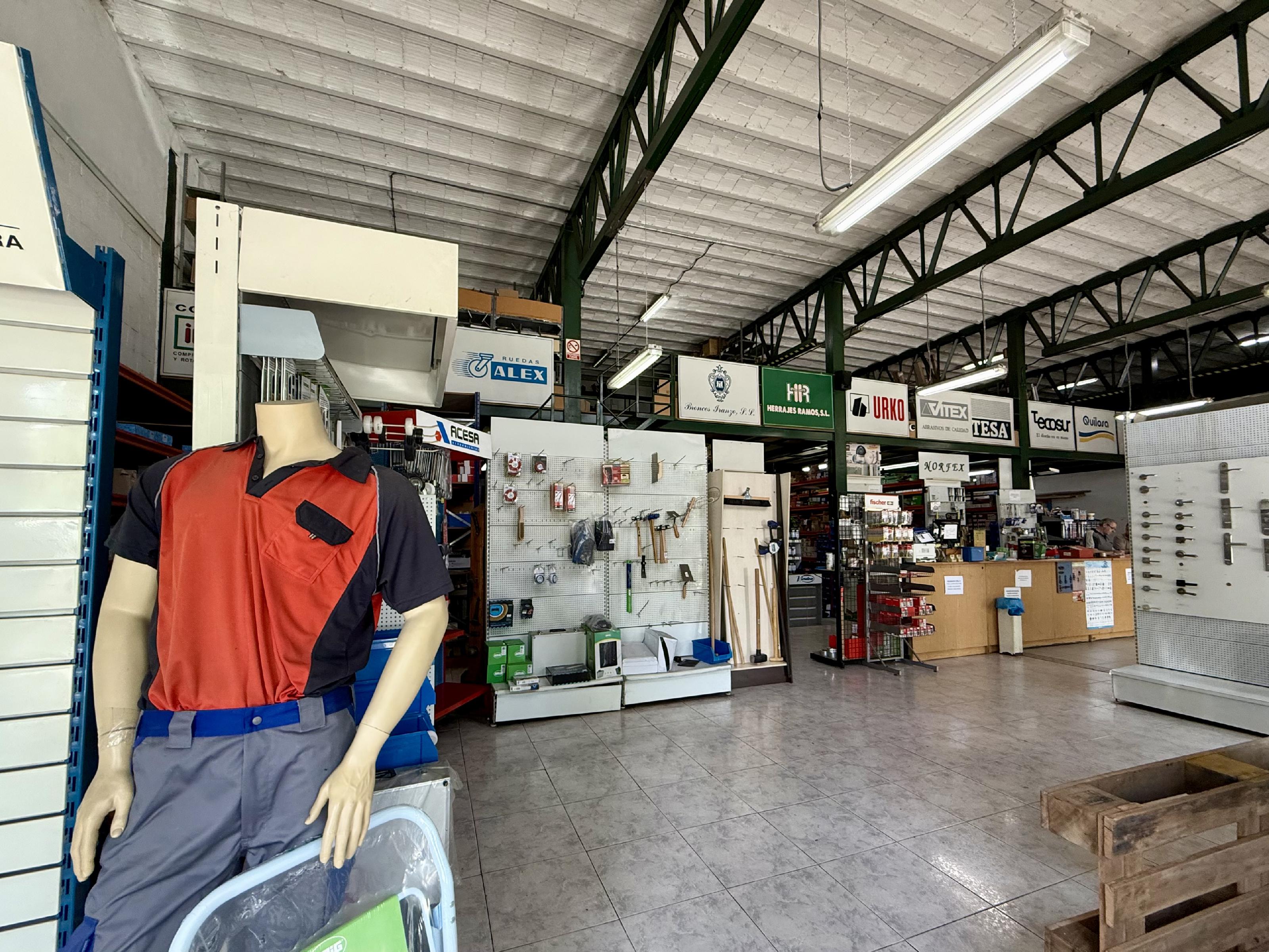 Imagen 2 Local Industrial en venta en Plasencia / Junto al puente Trujillo