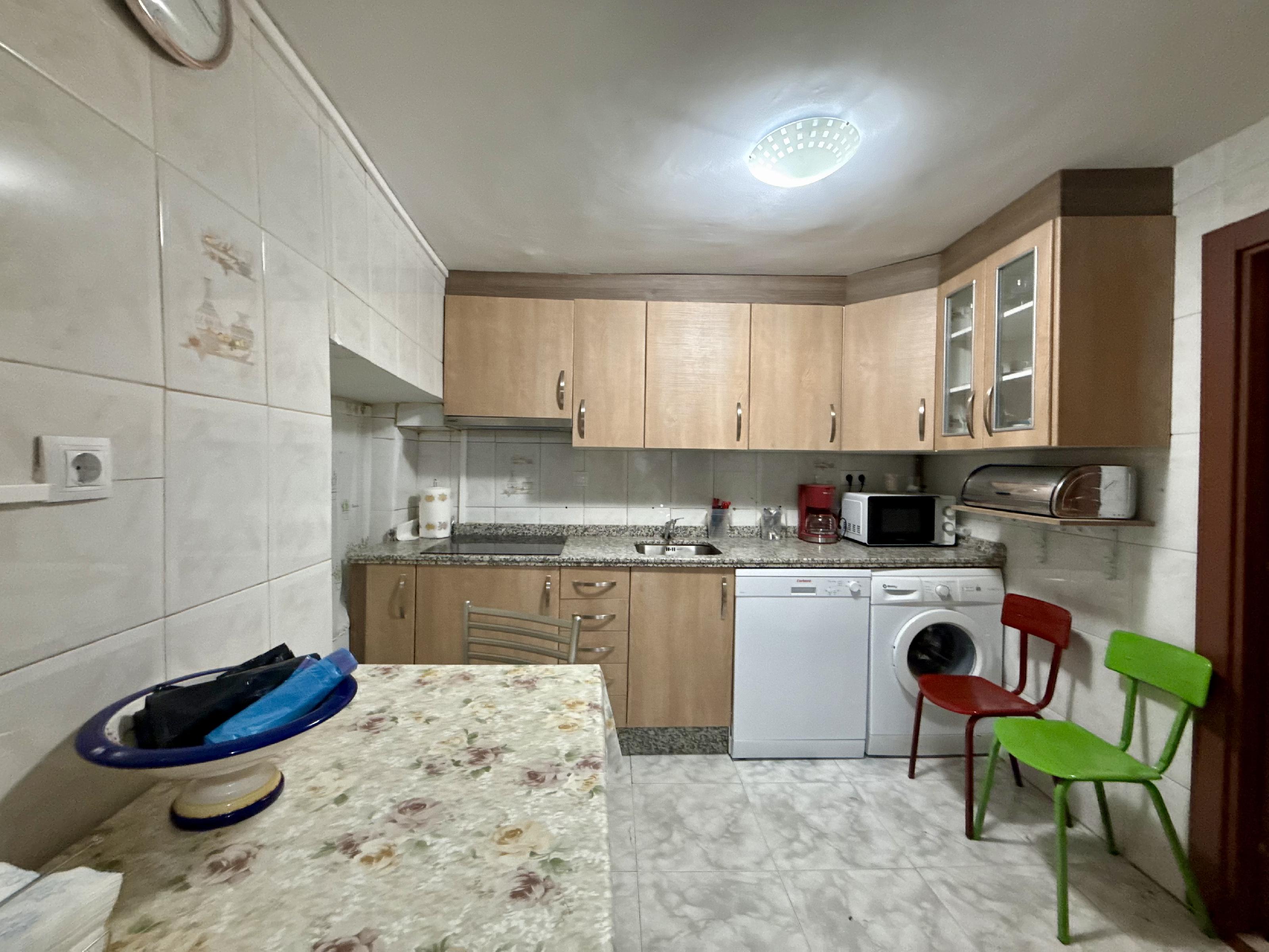 Imagen 1 Casa en venta en Casas Del Monte / Cerca de la Plaza de los Morales