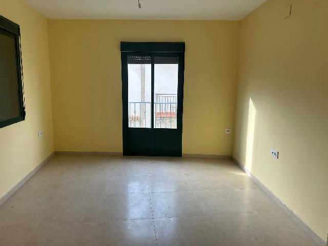 Imagen 4 Inmueble 290734 - Apartamento en venta en Casar De Cáceres / Situada en el centro del pueblo,cerca de la Pla...