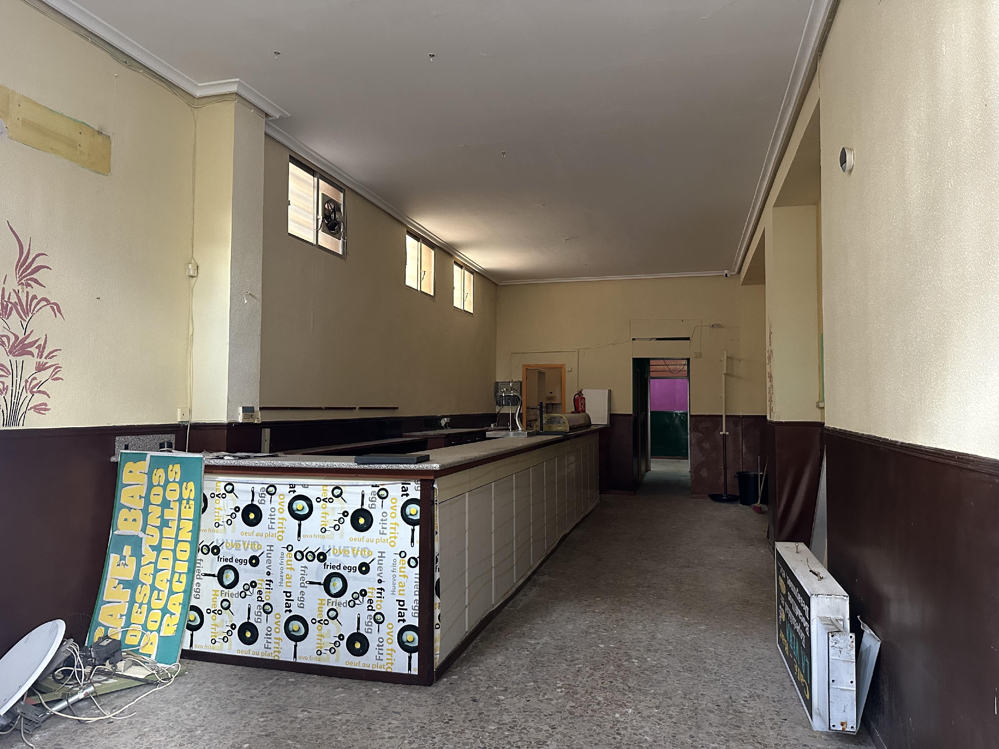 Imagen 10 Local Comercial en alquiler en Cáceres /  Zona de la biblioteca pública