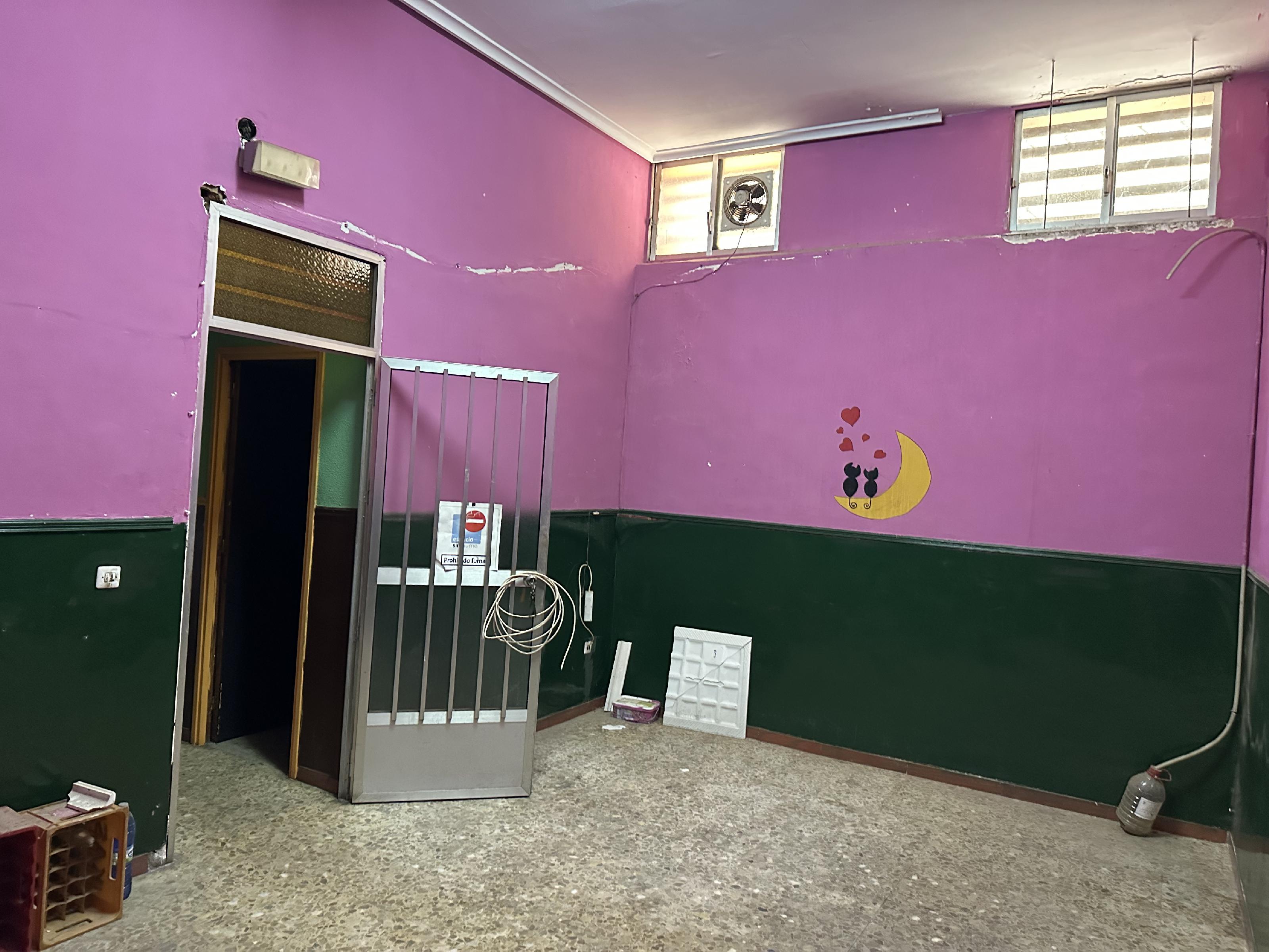 Imagen 3 Local Comercial en alquiler en Cáceres /  Zona de la biblioteca pública