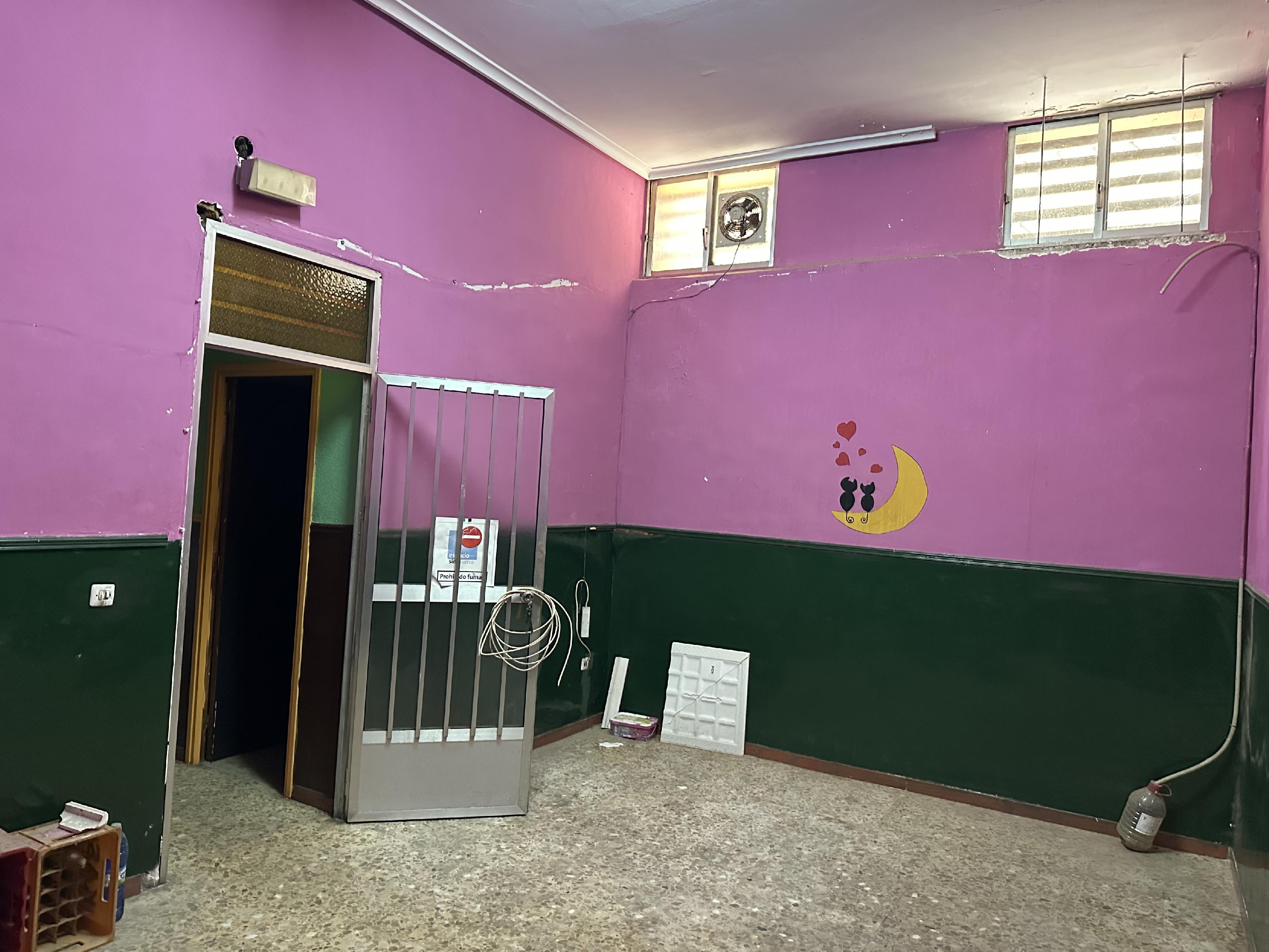 Imagen 17 Local Comercial en alquiler en Cáceres /  Zona de la biblioteca pública