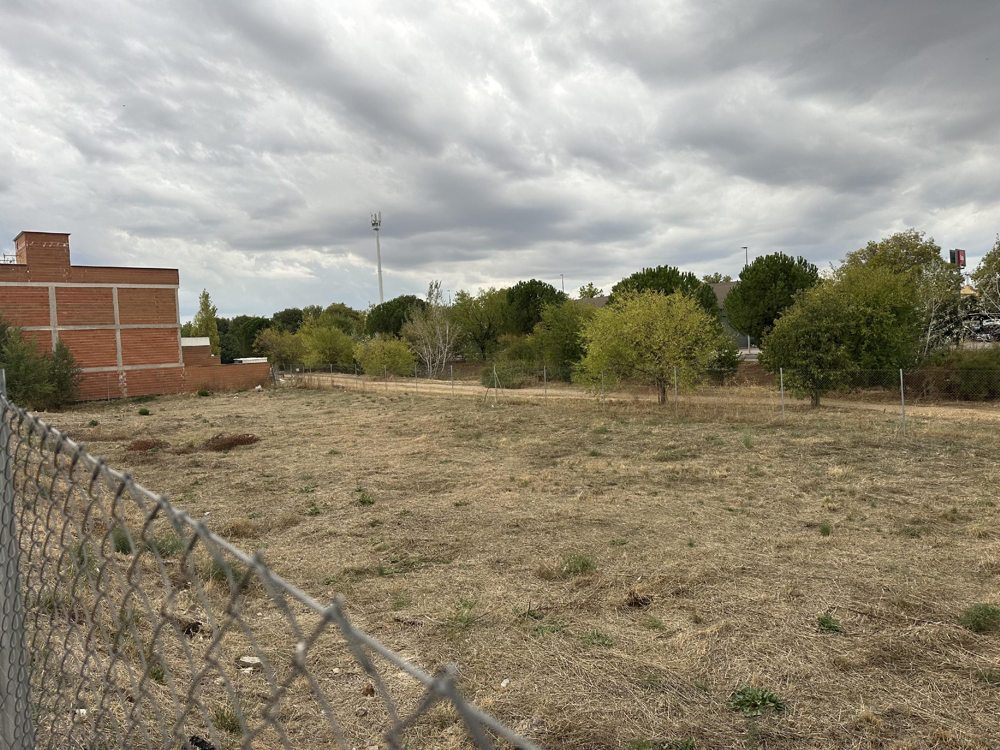 Imagen 4 Solar Urbano en venta en Cáceres / Zona de Vistahermosa