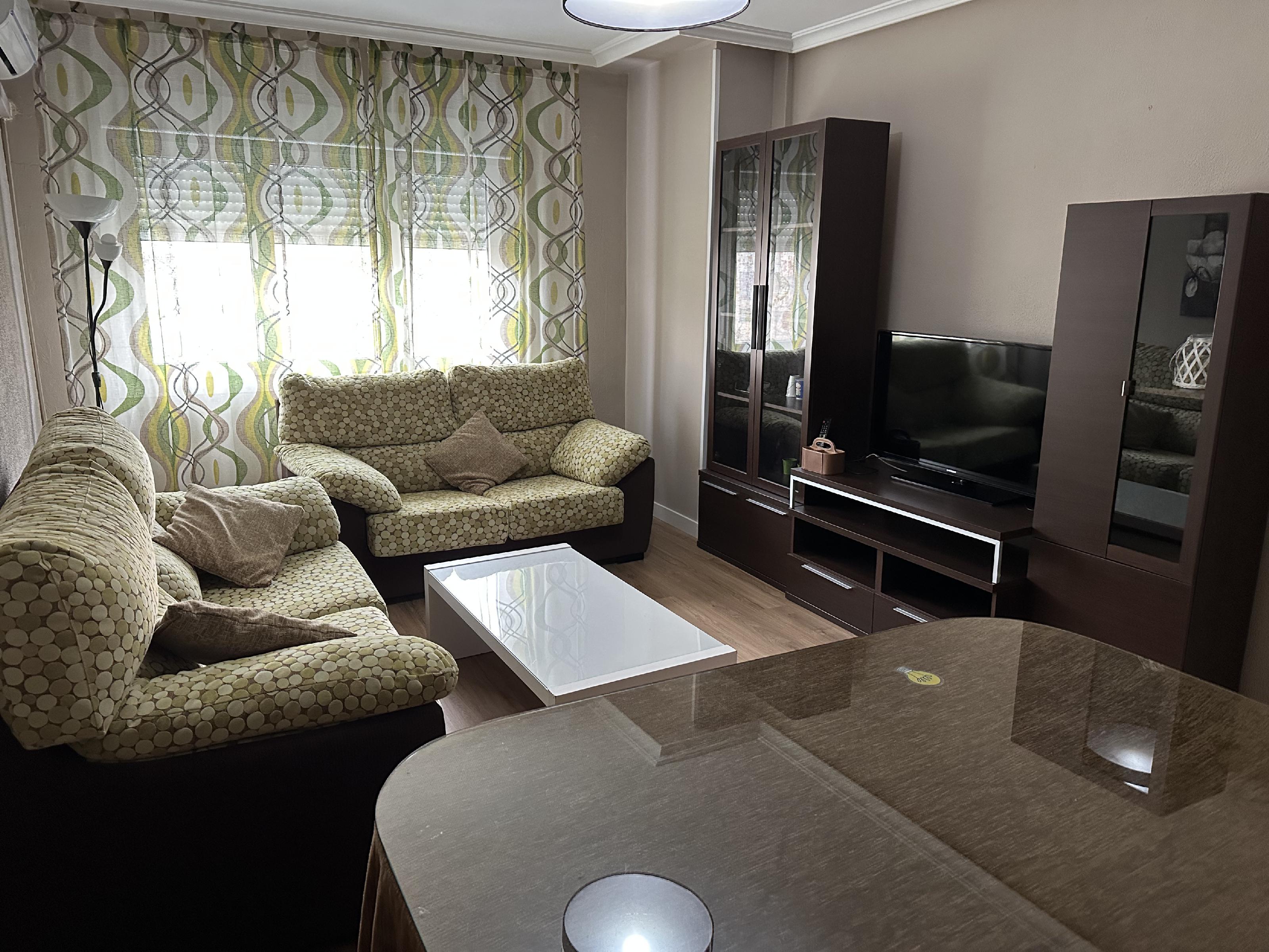 Imagen 1 Piso en alquiler en Cáceres / Zona cercana a centro y Ruta De La Plata