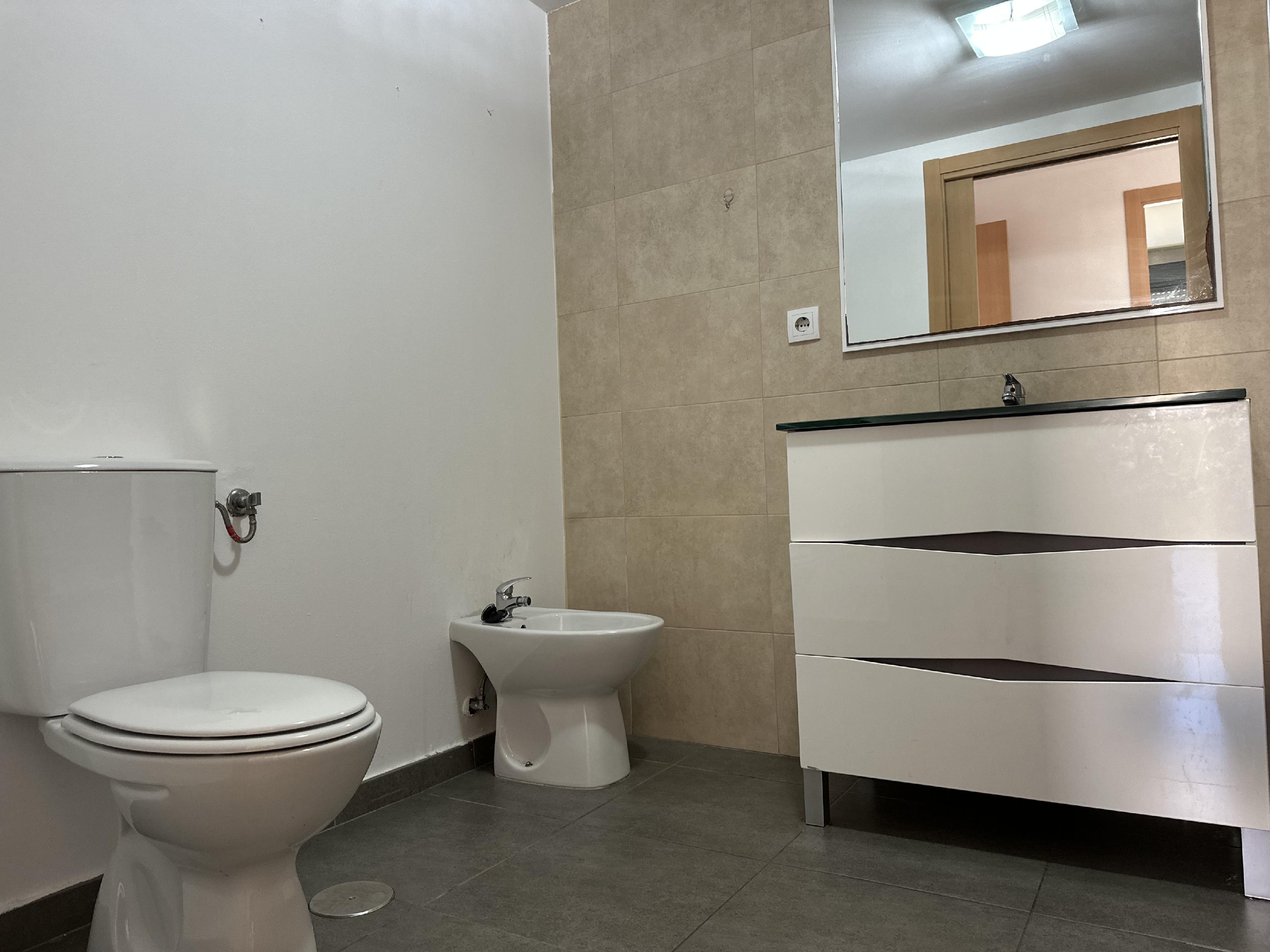 Imagen 6 Piso en venta en Cáceres / Zona tranquila con edificios de reciente construcción