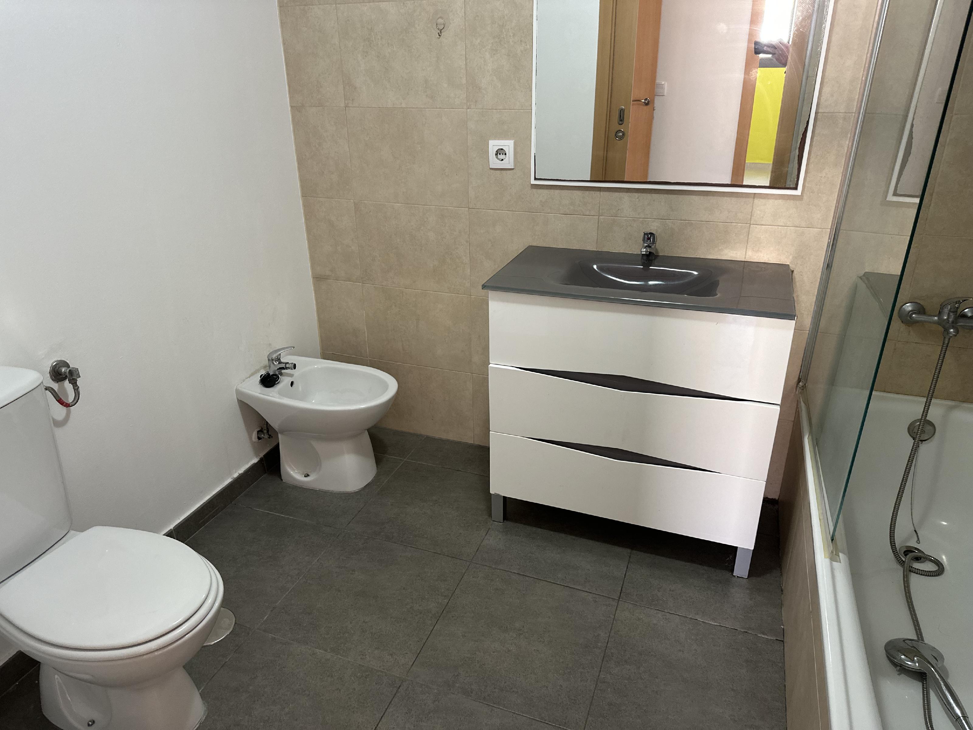 Imagen 9 Piso en venta en Cáceres / Zona tranquila con edificios de reciente construcción