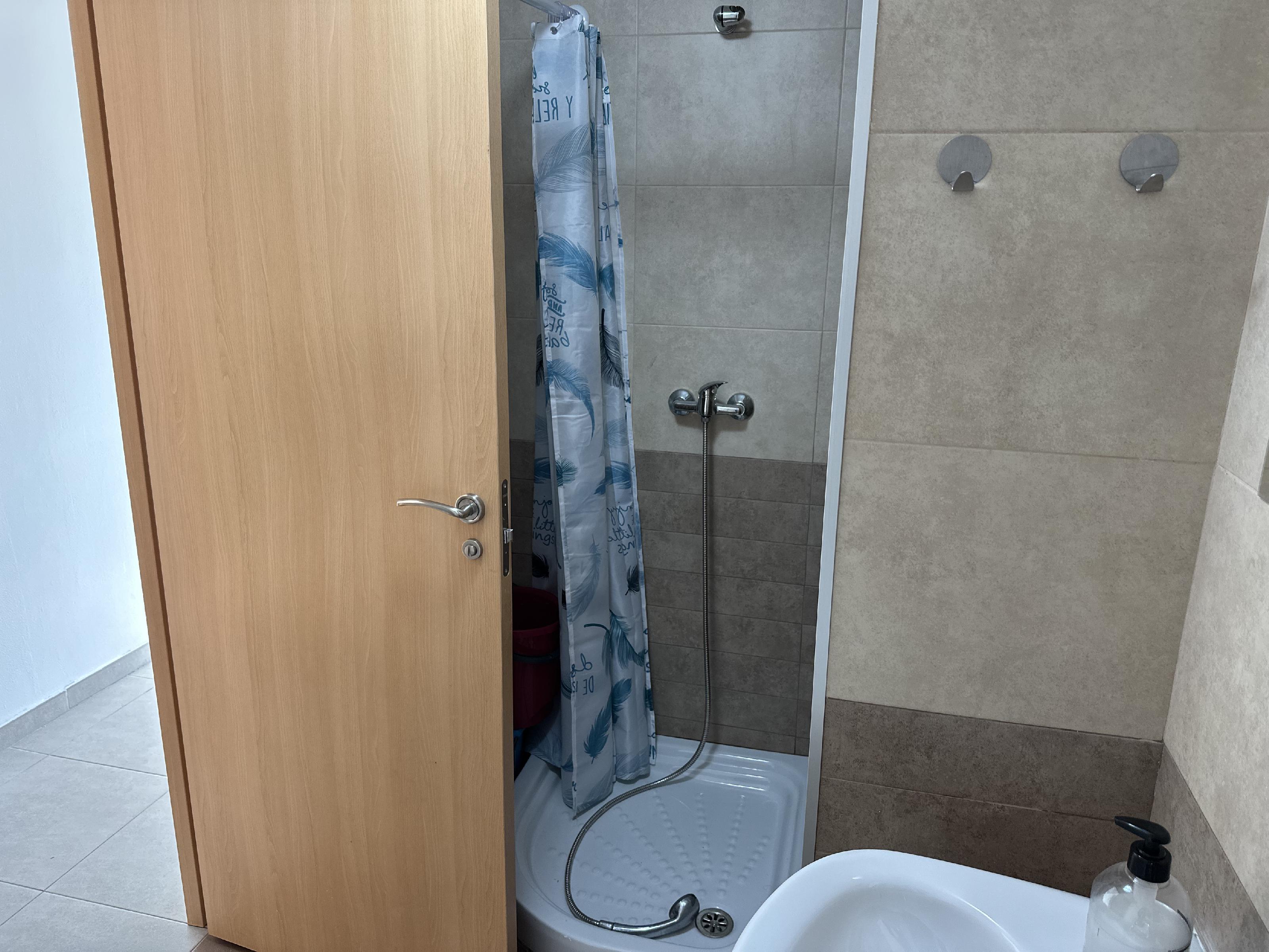 Imagen 11 Piso en venta en Cáceres / Zona tranquila con edificios de reciente construcción