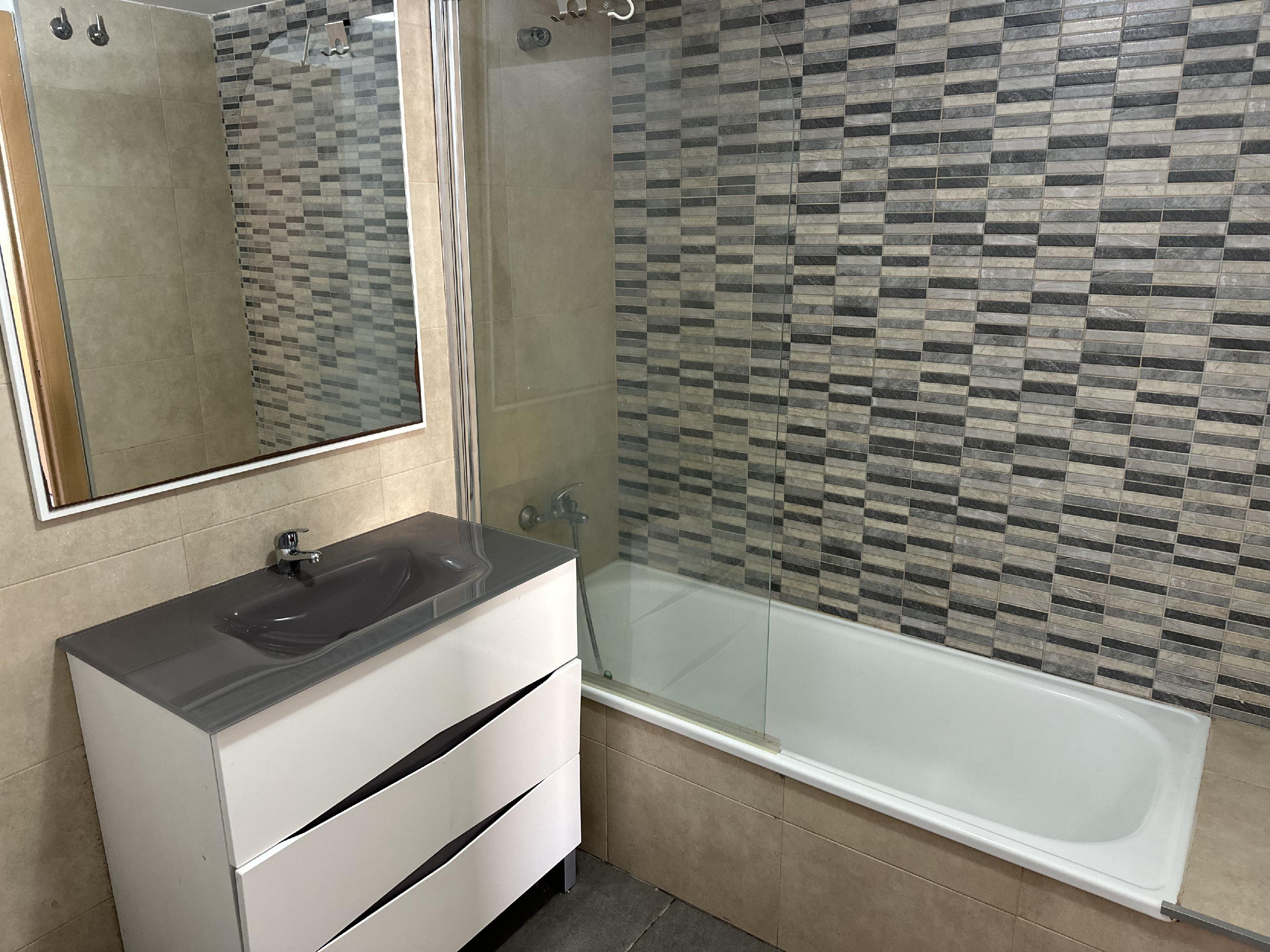 Imagen 5 Piso en venta en Cáceres / Zona tranquila con edificios de reciente construcción