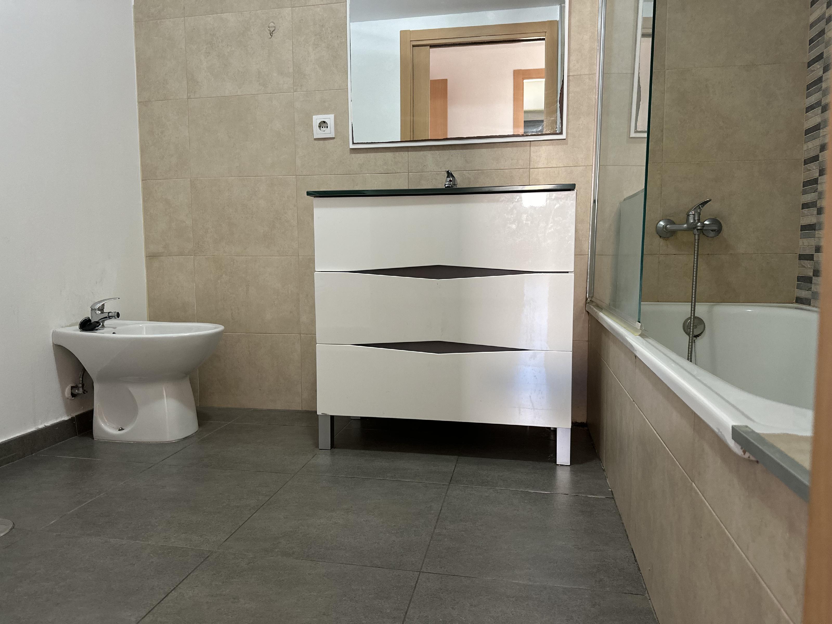 Imagen 16 Piso en venta en Cáceres / Zona tranquila con edificios de reciente construcción