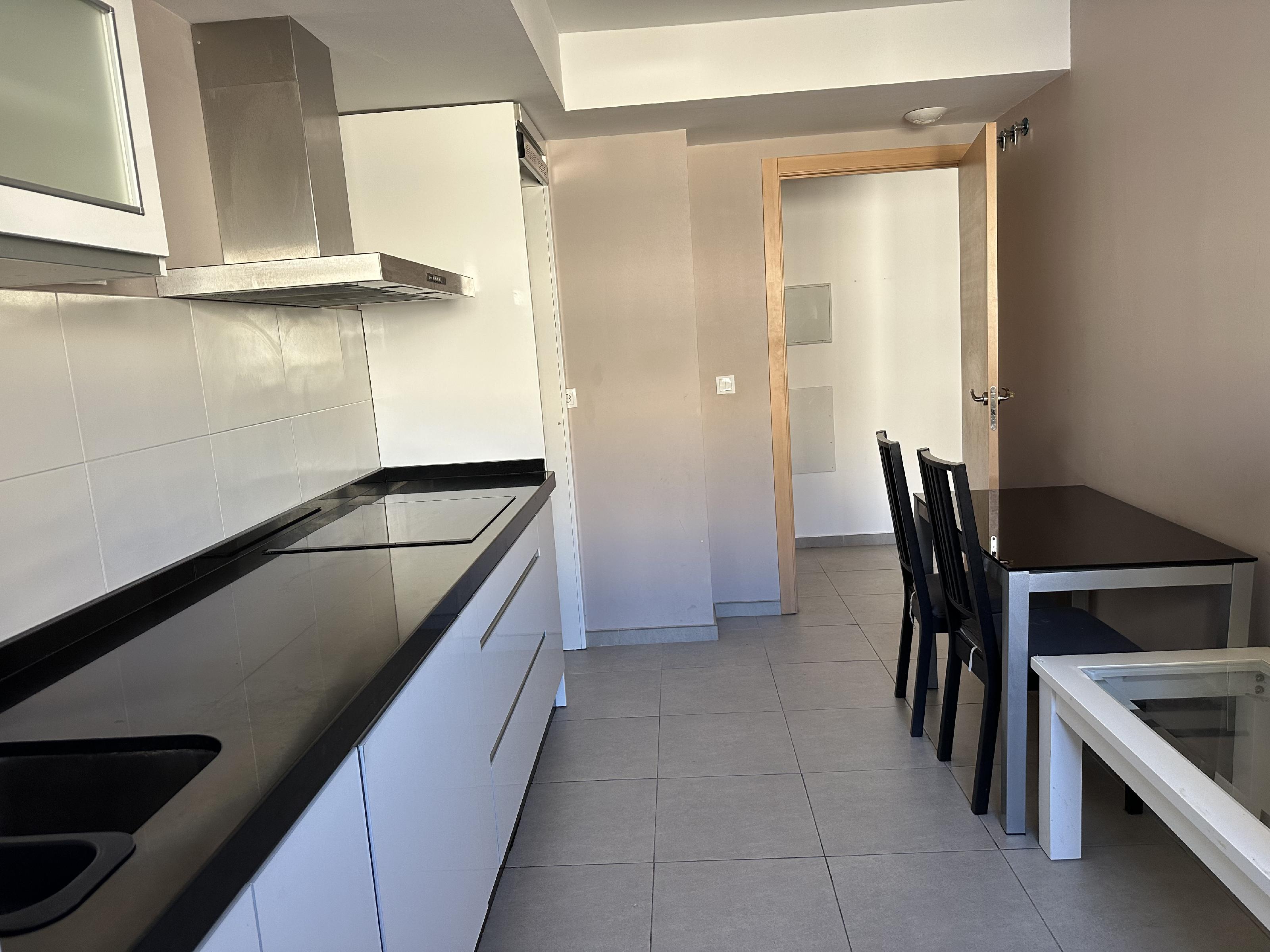 Imagen 1 Piso en venta en Cáceres / Zona tranquila con edificios de reciente construcción
