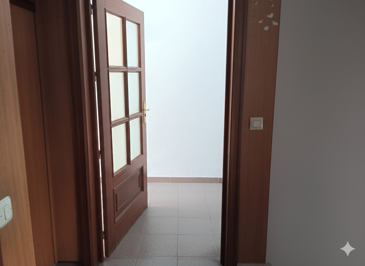 Imagen 1 Local Comercial en venta en Cáceres / Zona Ruta de la Plata