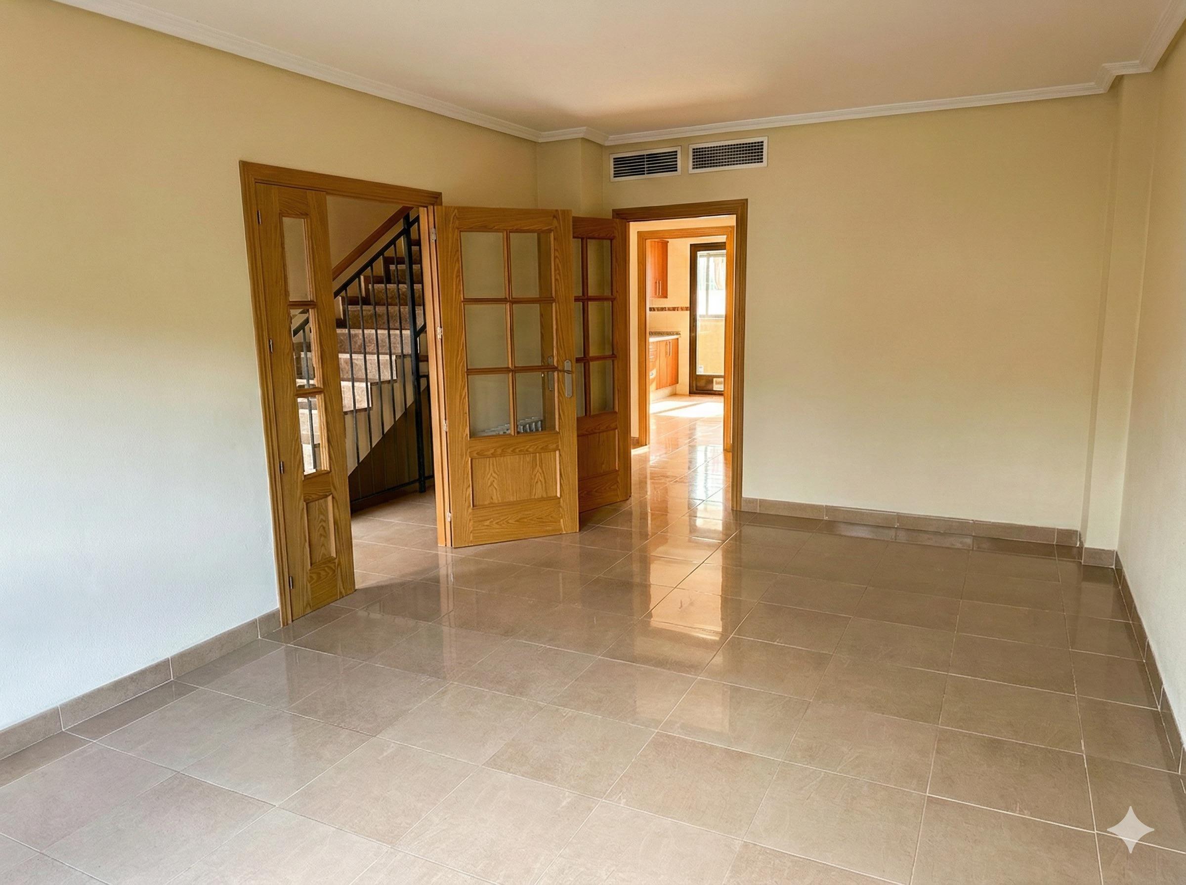 Imagen 4 Casa Adosada en venta en Cáceres / Zona casa plata