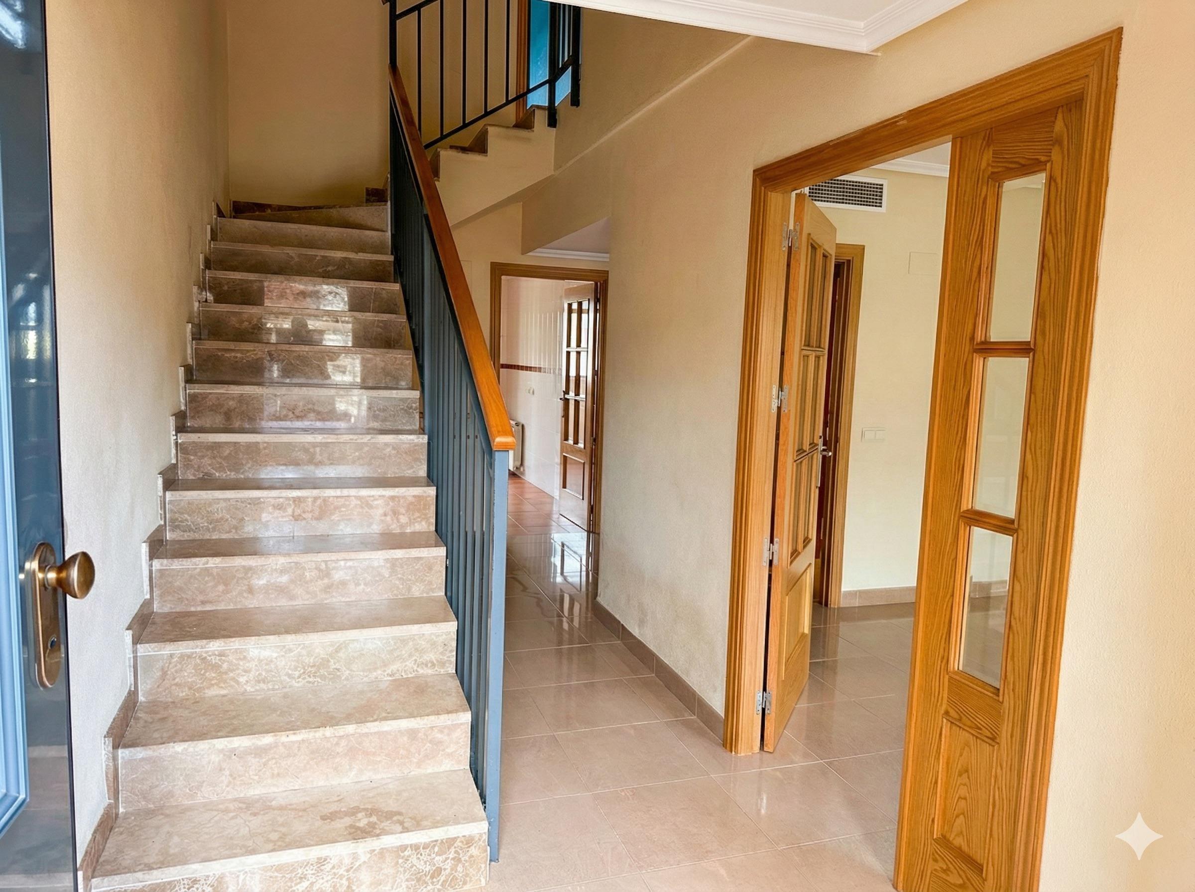 Imagen 2 Casa Adosada en venta en Cáceres / Zona casa plata