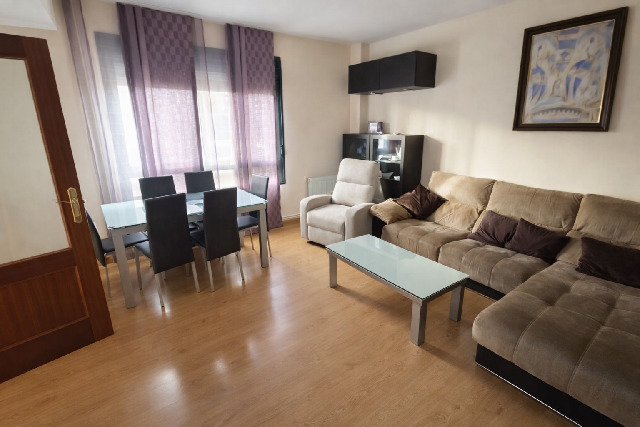 Imagen 1 Inmueble 300810 - Casa en venta en Cáceres / Zona de Montesol