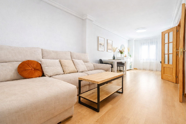 Imagen 1 Inmueble 301203 - Piso en venta en Cáceres / Entre Plaza de Toros y Plaza Mayor