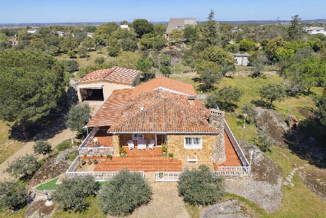 Imagen 2 Inmueble 301912 - Casa Aislada en venta en Malpartida De Cáceres / Urbanización Las Arenas 