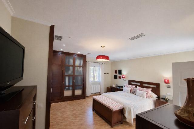 Imagen 8 Inmueble 301912 - Casa Aislada en venta en Malpartida De Cáceres / Urbanización Las Arenas 