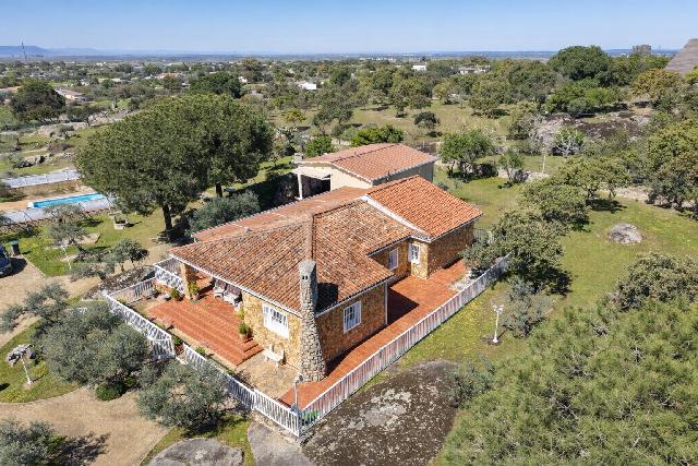 Imagen 1 Inmueble 301912 - Casa Aislada en venta en Malpartida De Cáceres / Urbanización Las Arenas 